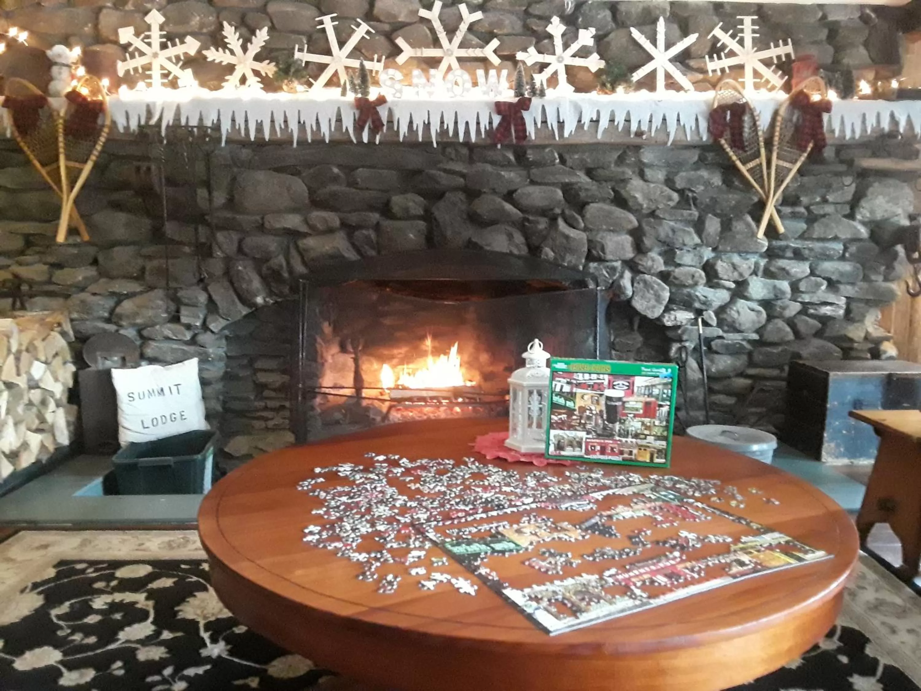 Living room in Summit Lodge