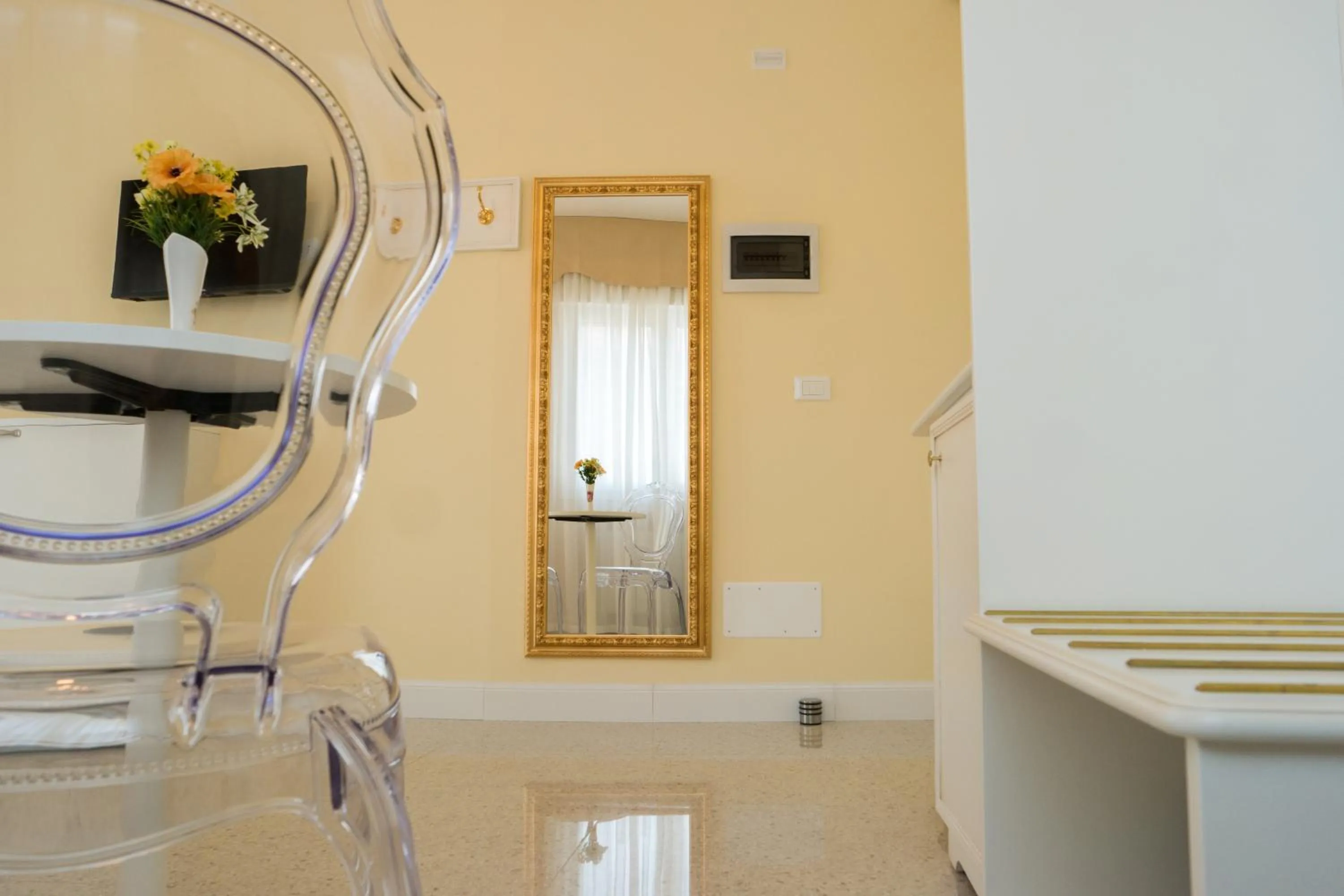 TV and multimedia in Guest House Train Station Venice - Atika & Atif