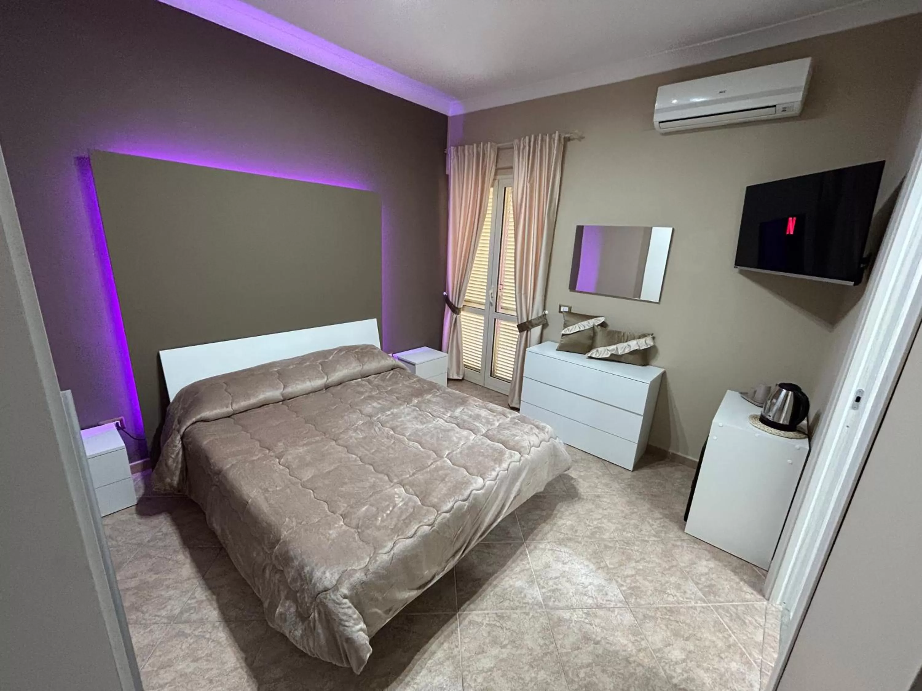 TV and multimedia, Bed in Skycity B&B