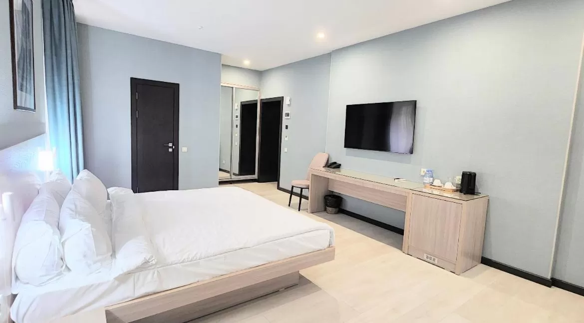 Photo of the whole room, TV/Entertainment Center in Resident Hotel Gogol