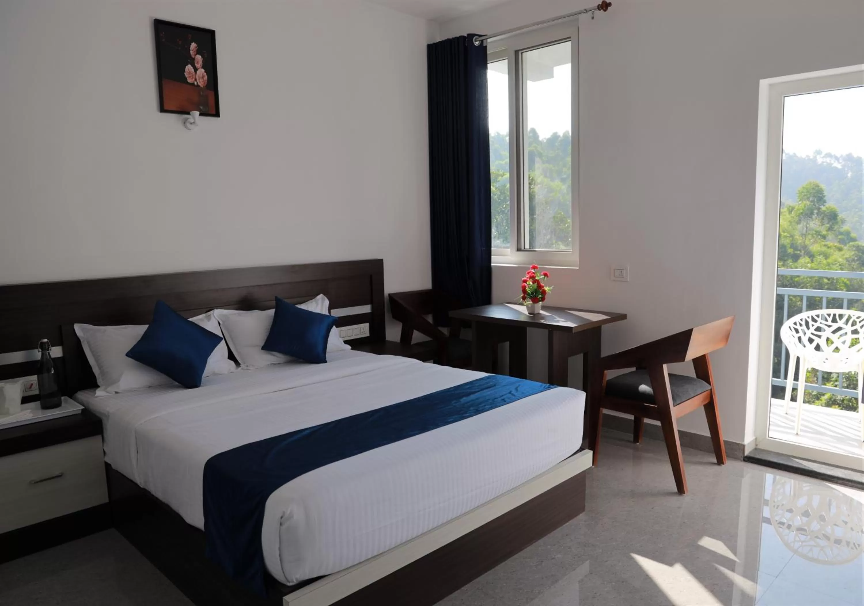 Photo of the whole room, Bed in Casillda Munnar