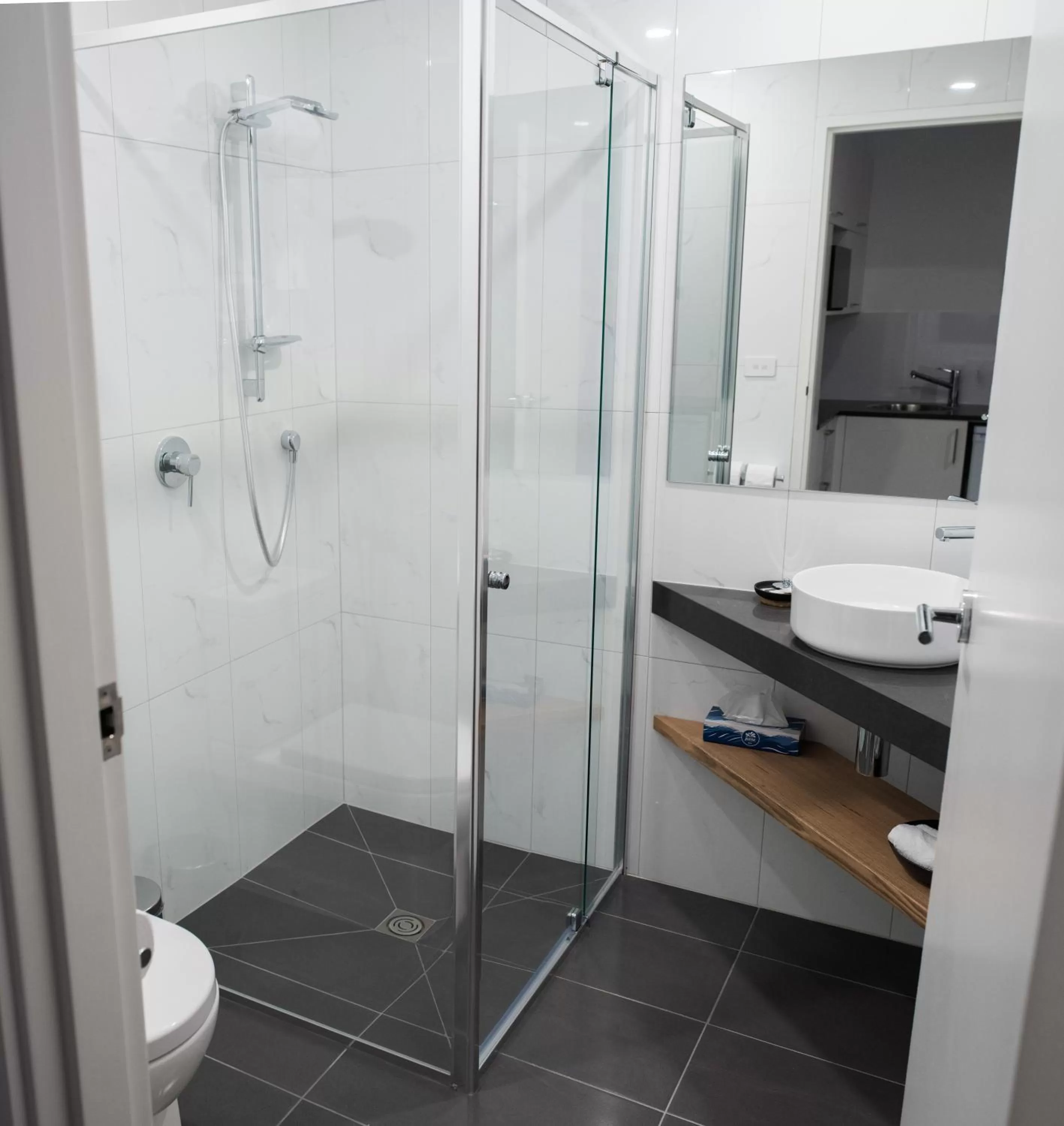 Bathroom in Bright Colonial Motel