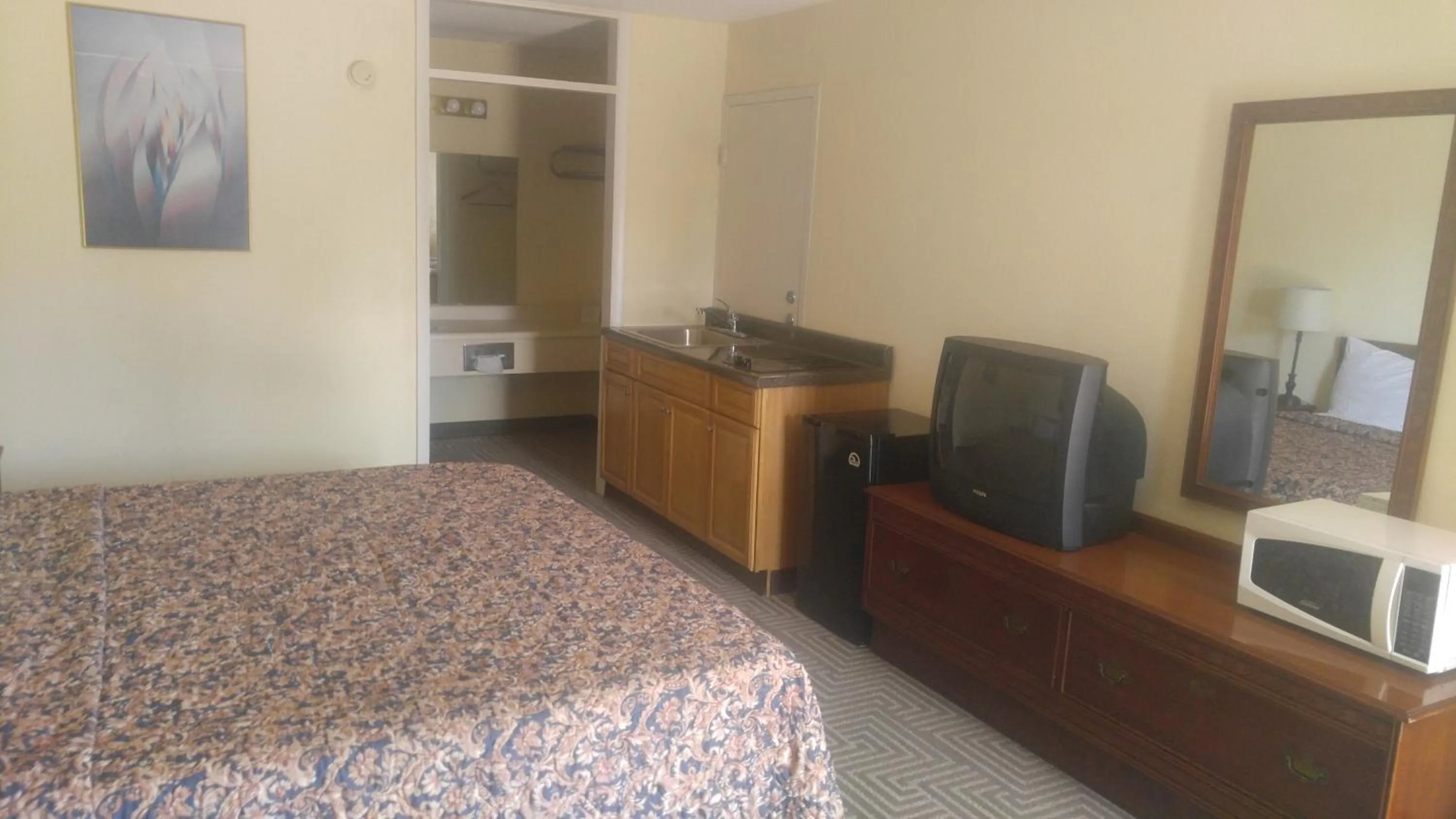 Decorative detail, Bed in Americourt Extended Stays