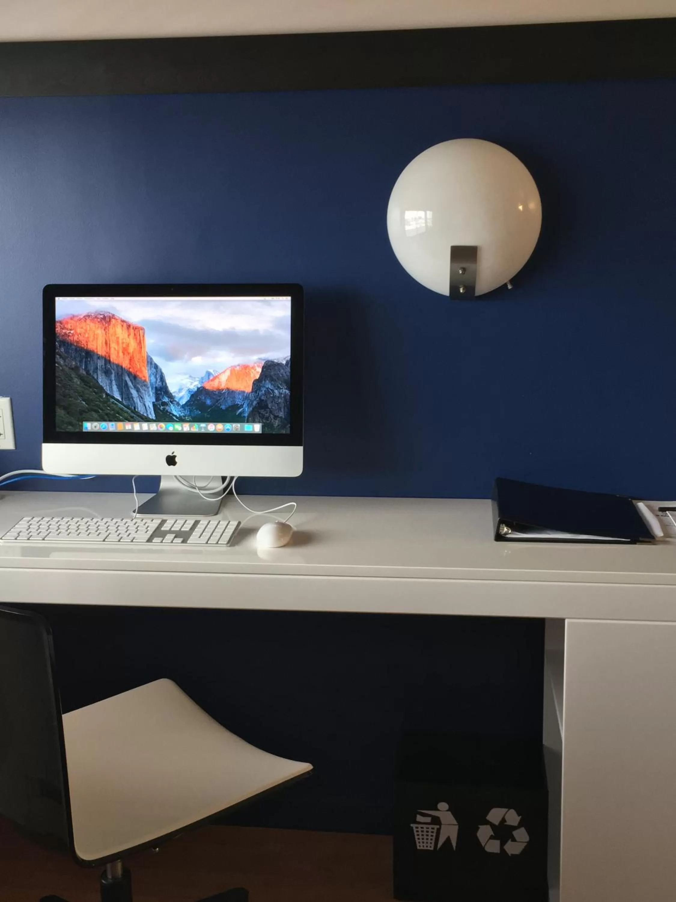 TV and multimedia in Le Dauphin Montréal-Longueuil