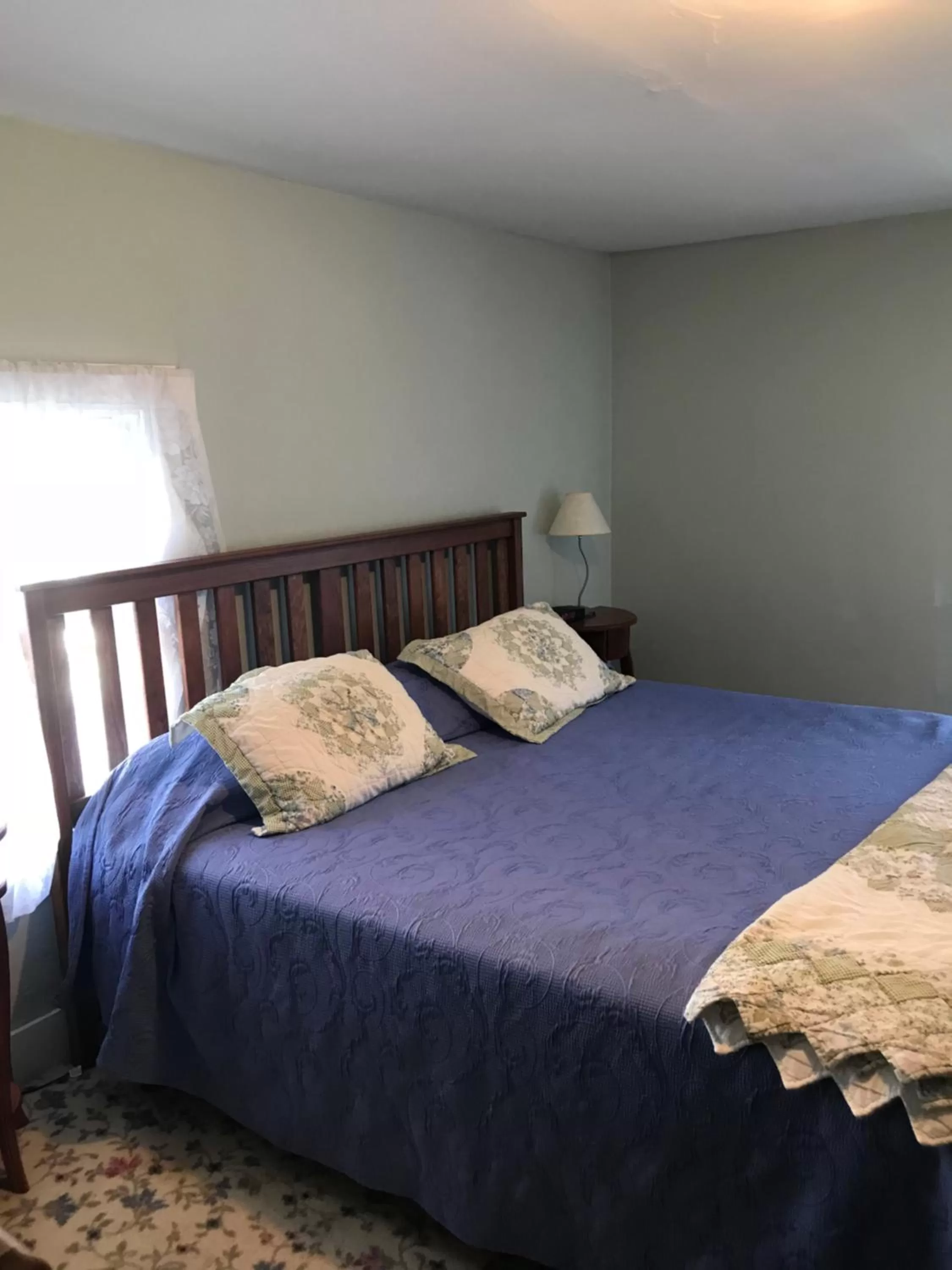 Bed in Maple Hill Farm Bed & Breakfast