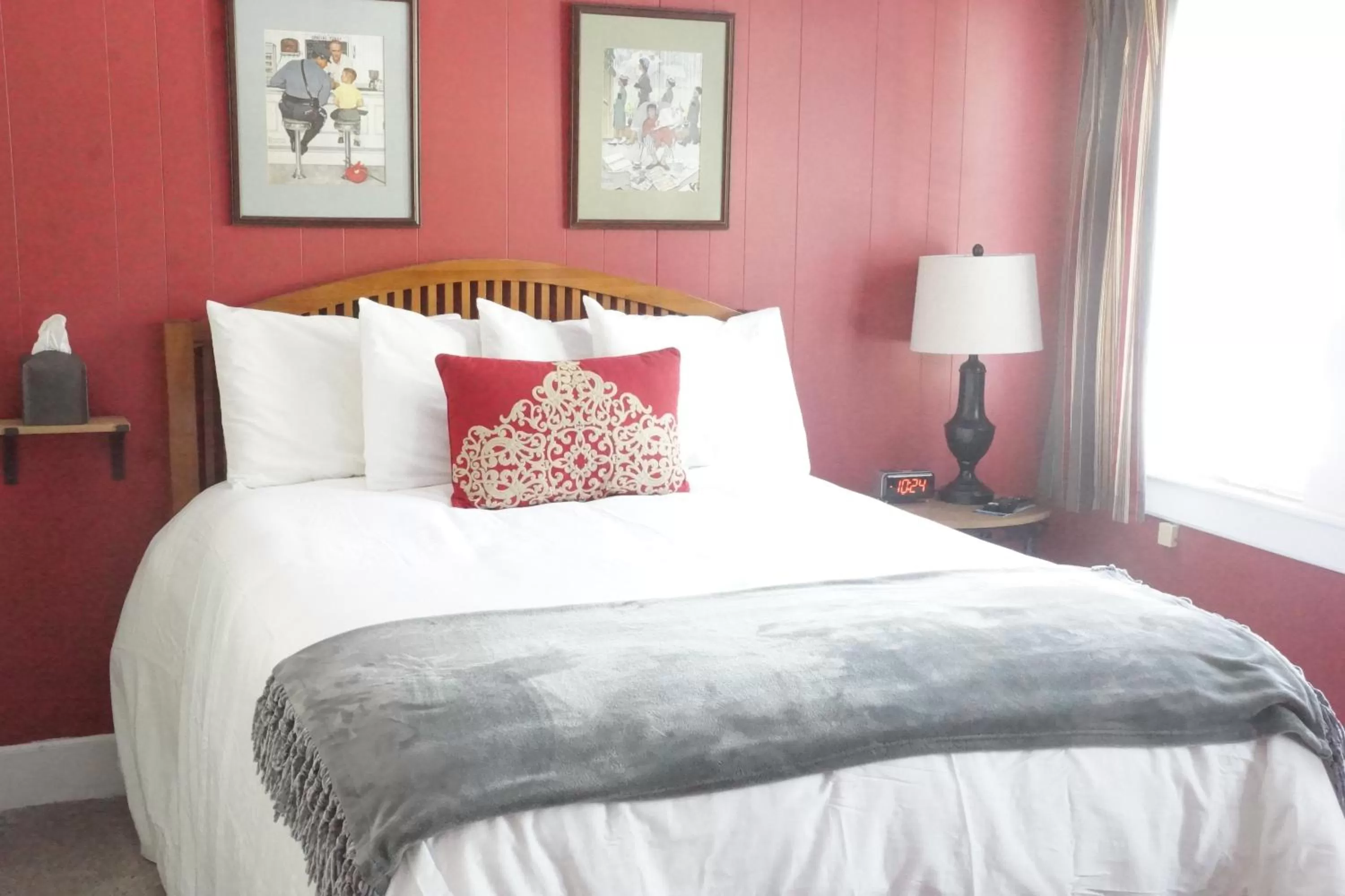 Bed in The Frogtown Inn