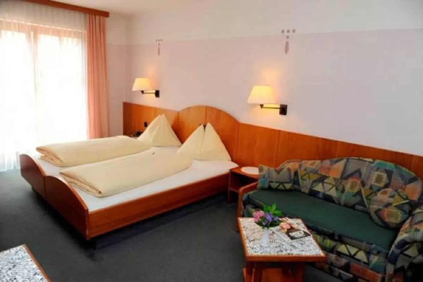 Photo of the whole room, Bed in Hotel Edlingerwirt - Sauna & Golfsimulator inklusive