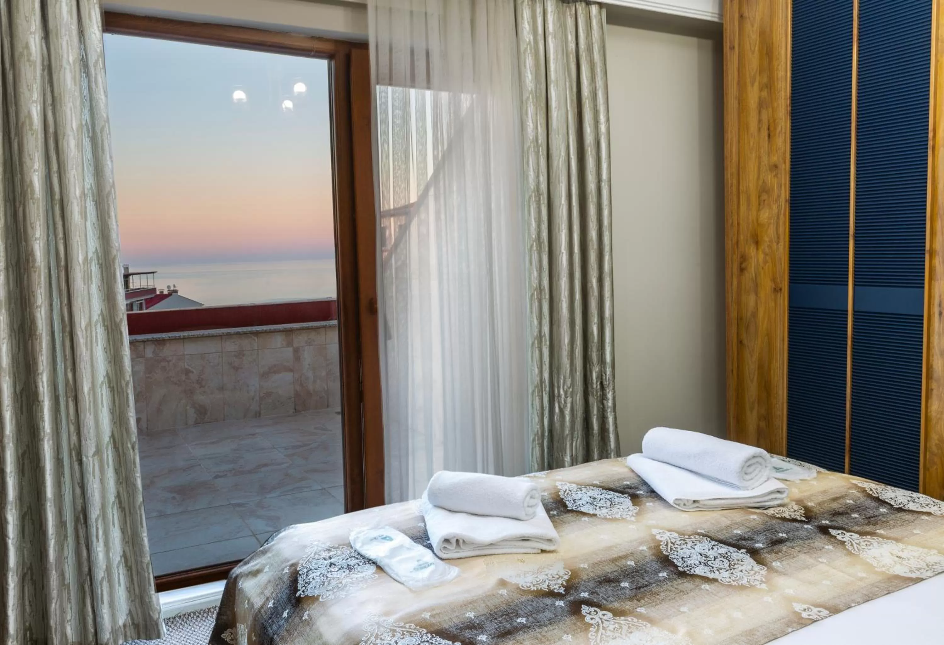 Bed in Bikka&Asell Suite Hotel