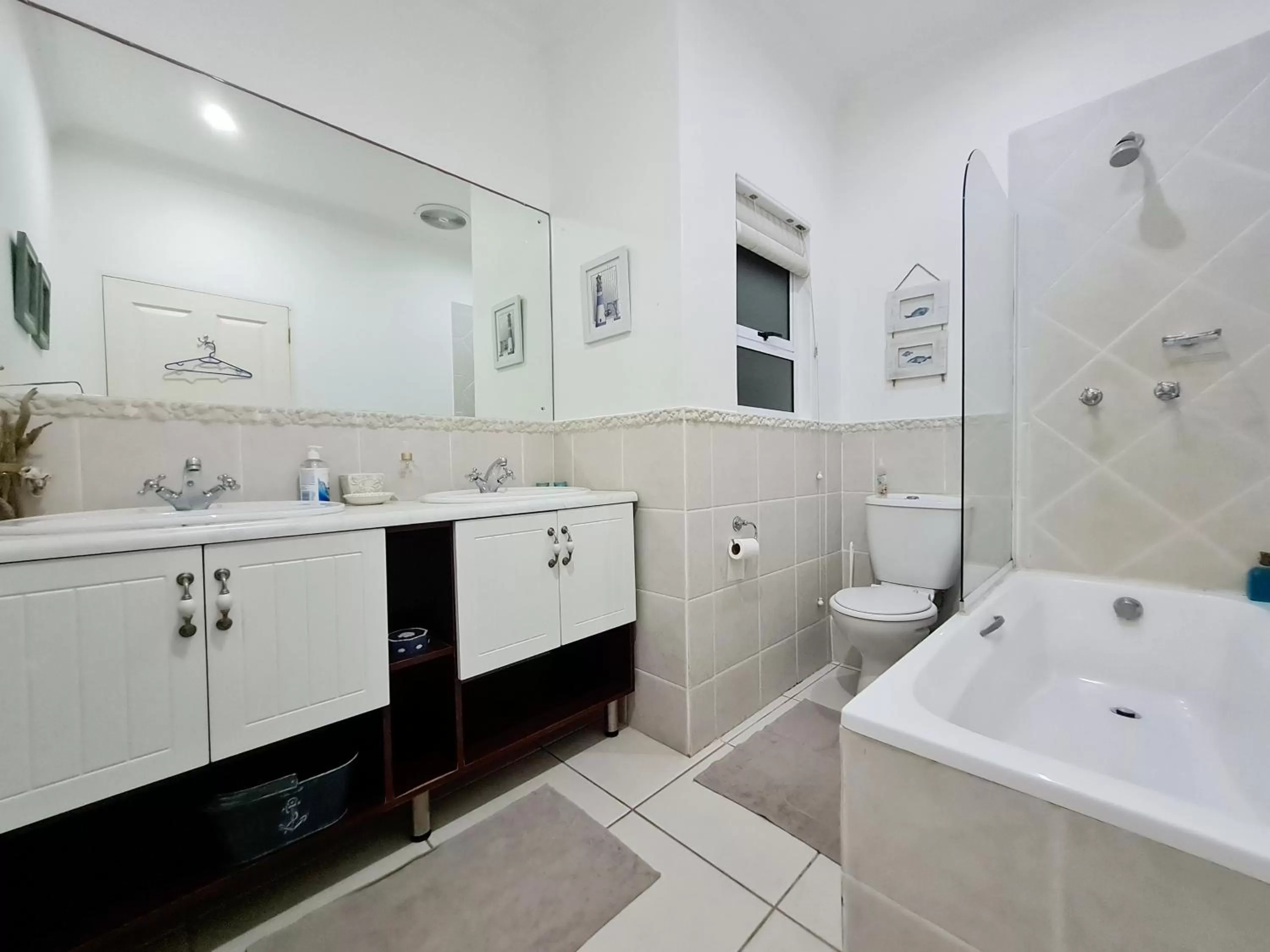 Shower in Shaka's Seat Guesthouse