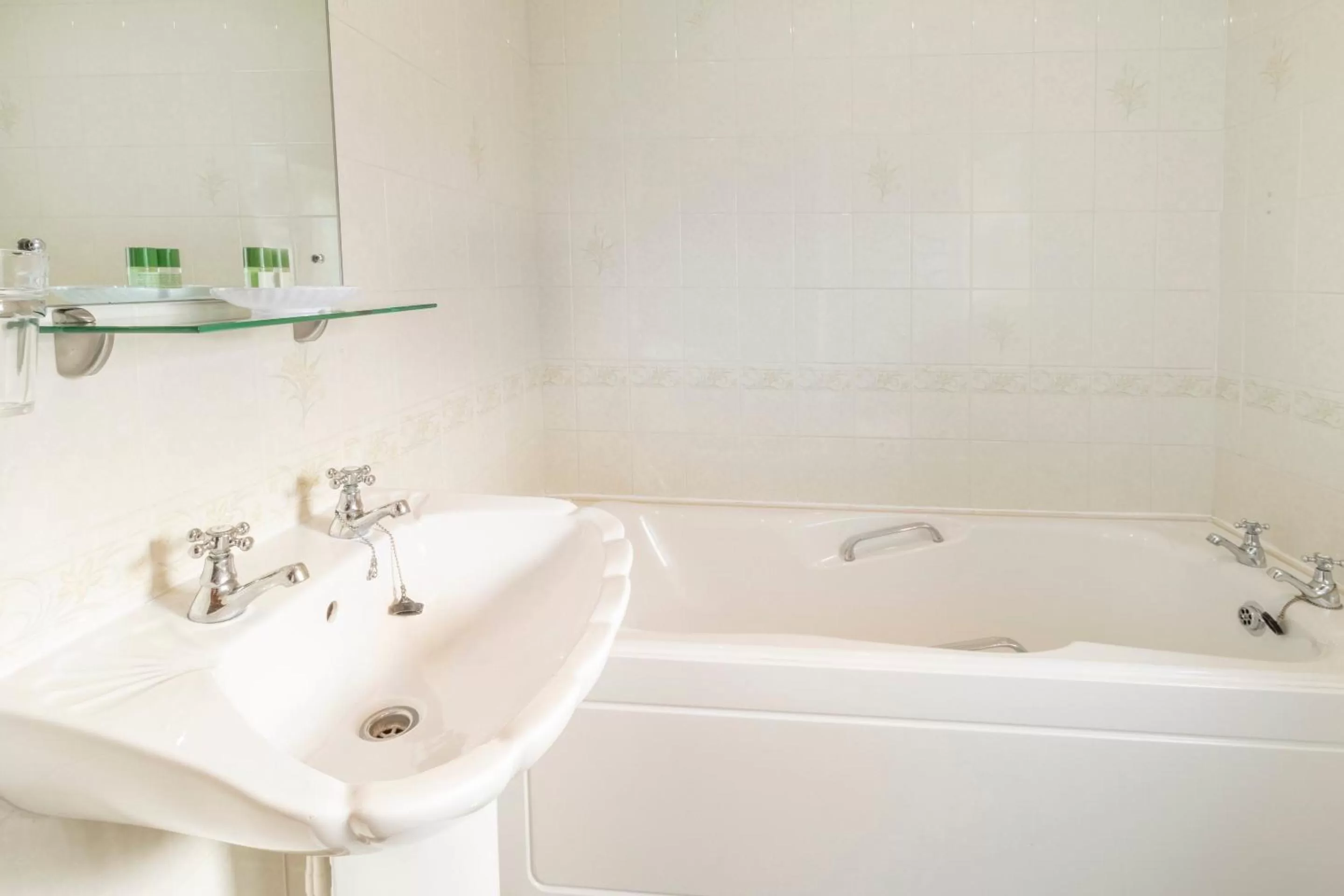 Bathroom in OYO Elm Farm Country House, Norwich Airport