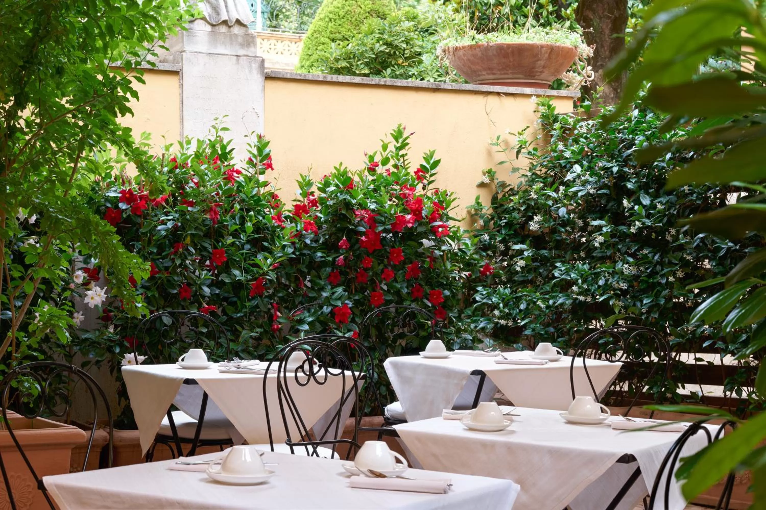 Patio in Hotel Degli Artisti