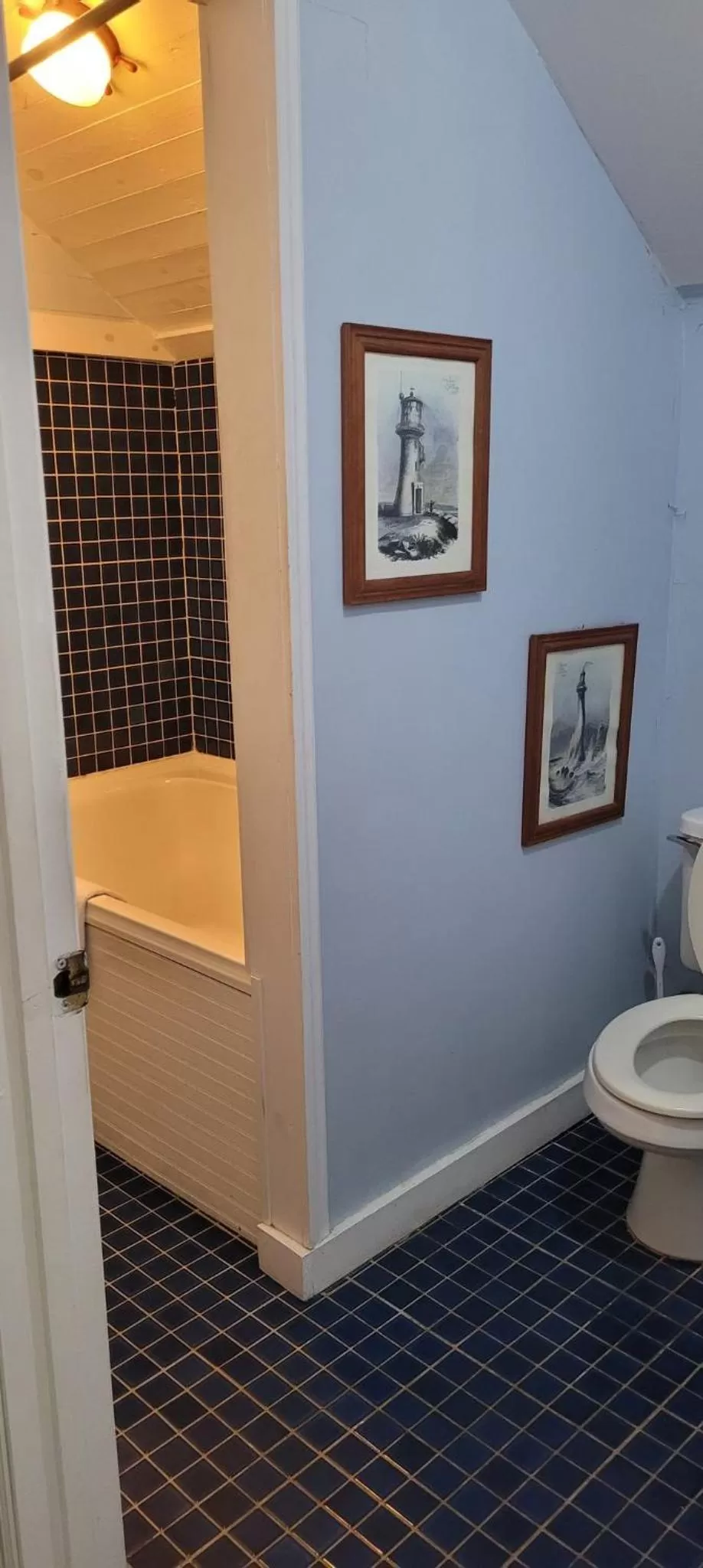 Bathroom in Tybee Island Inn Bed & Breakfast