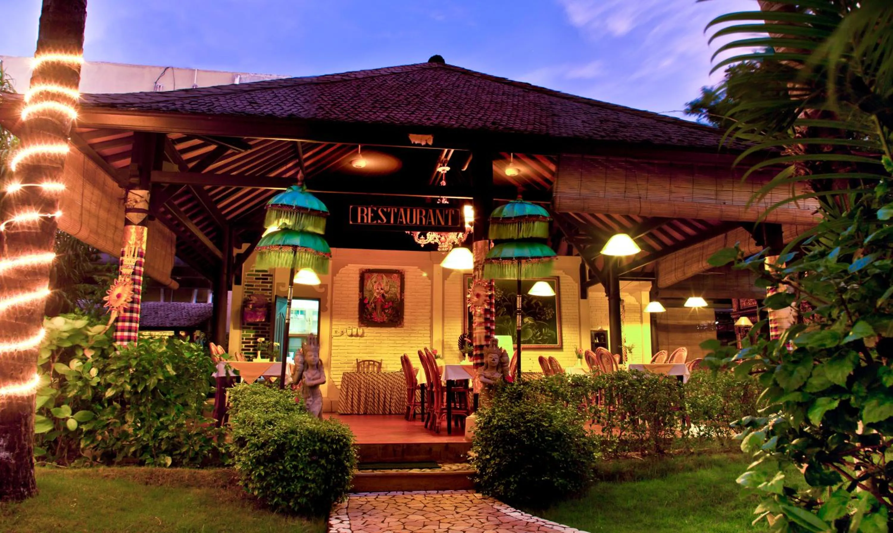Restaurant/places to eat in Palm Garden Hotel