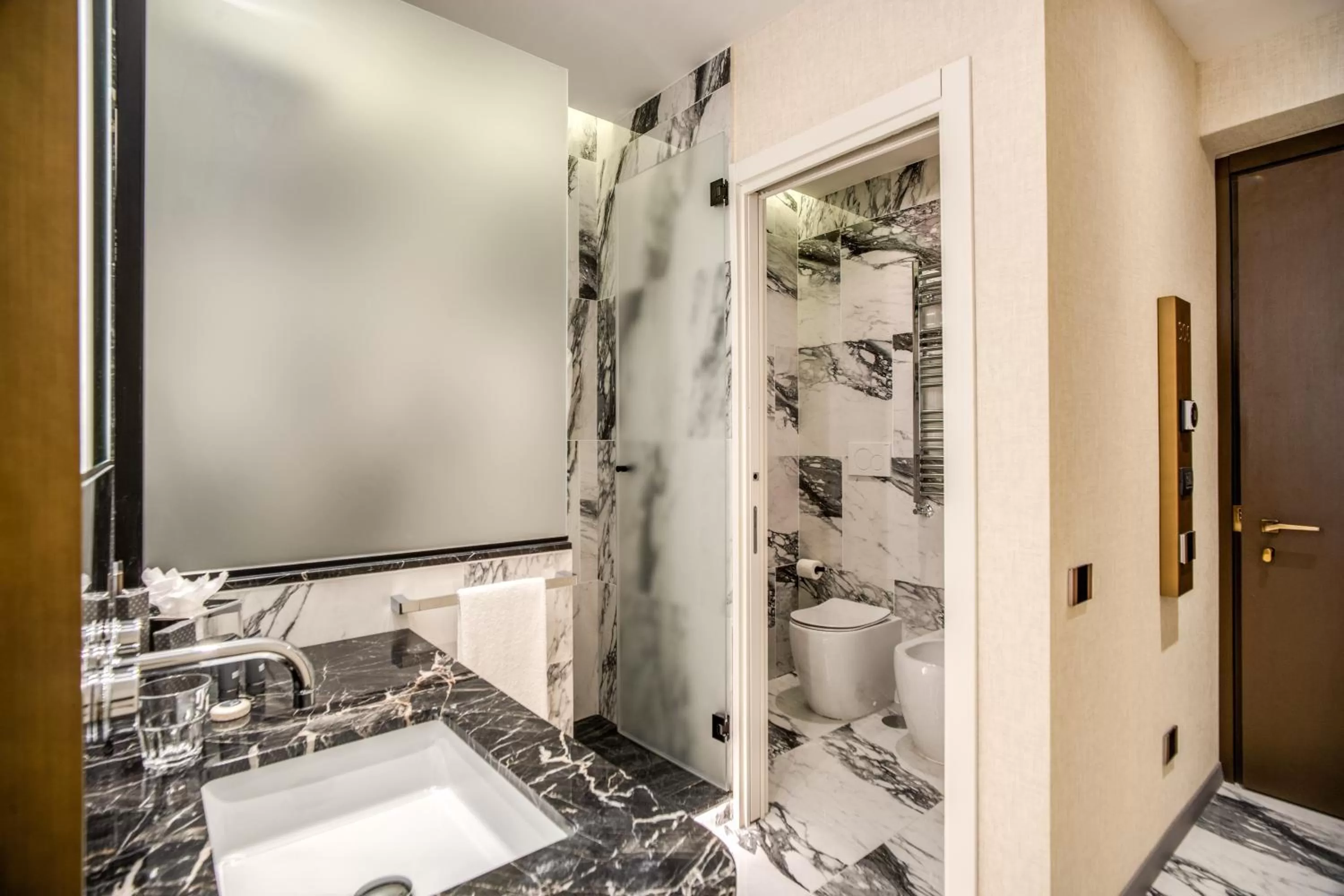 Toilet in CC Palace Hotel