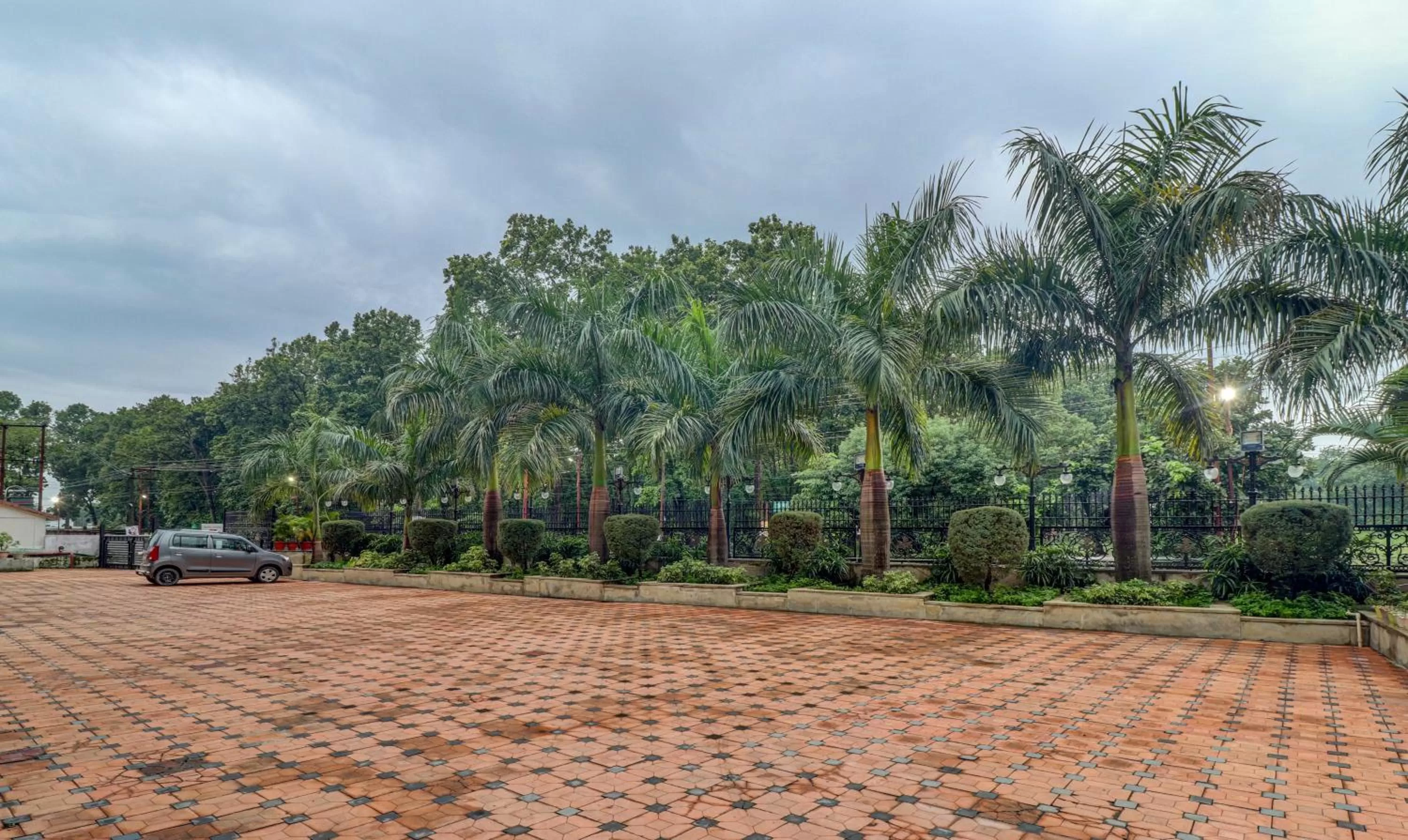 Parking in Treebo Tryst Pearl Avenue Ring Road