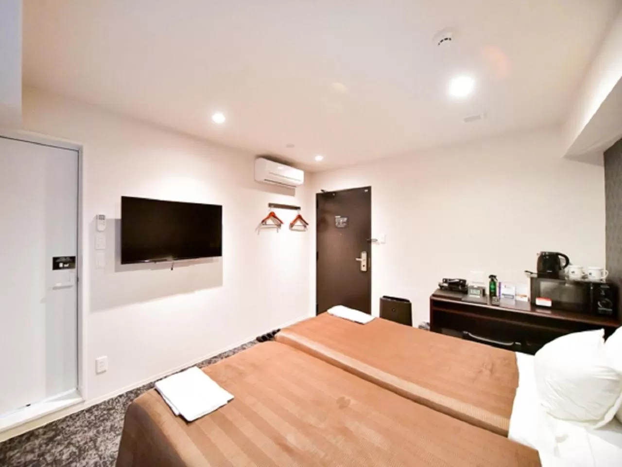 Photo of the whole room, Bed in HOTEL LiVEMAX Hakataekimae