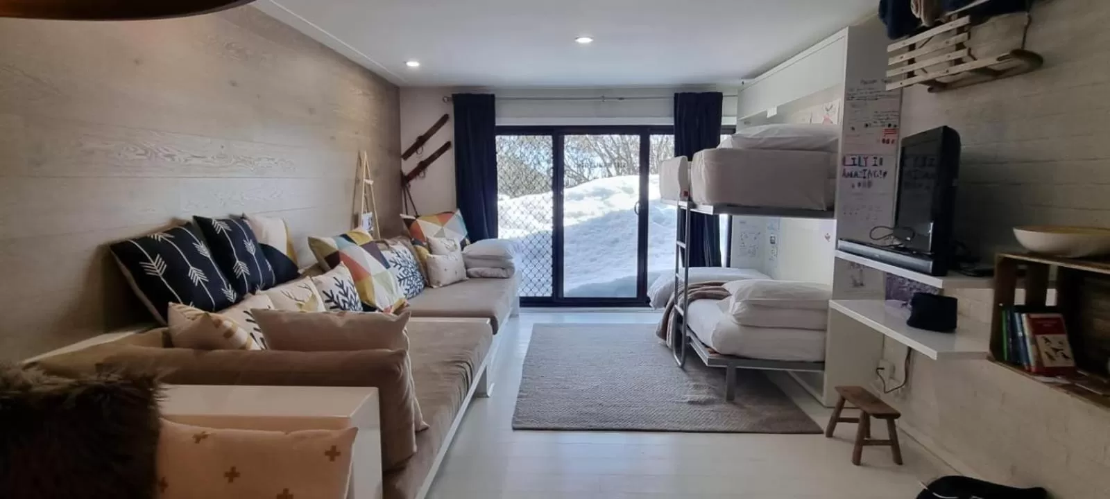 Living room in Cedarwood Apartments
