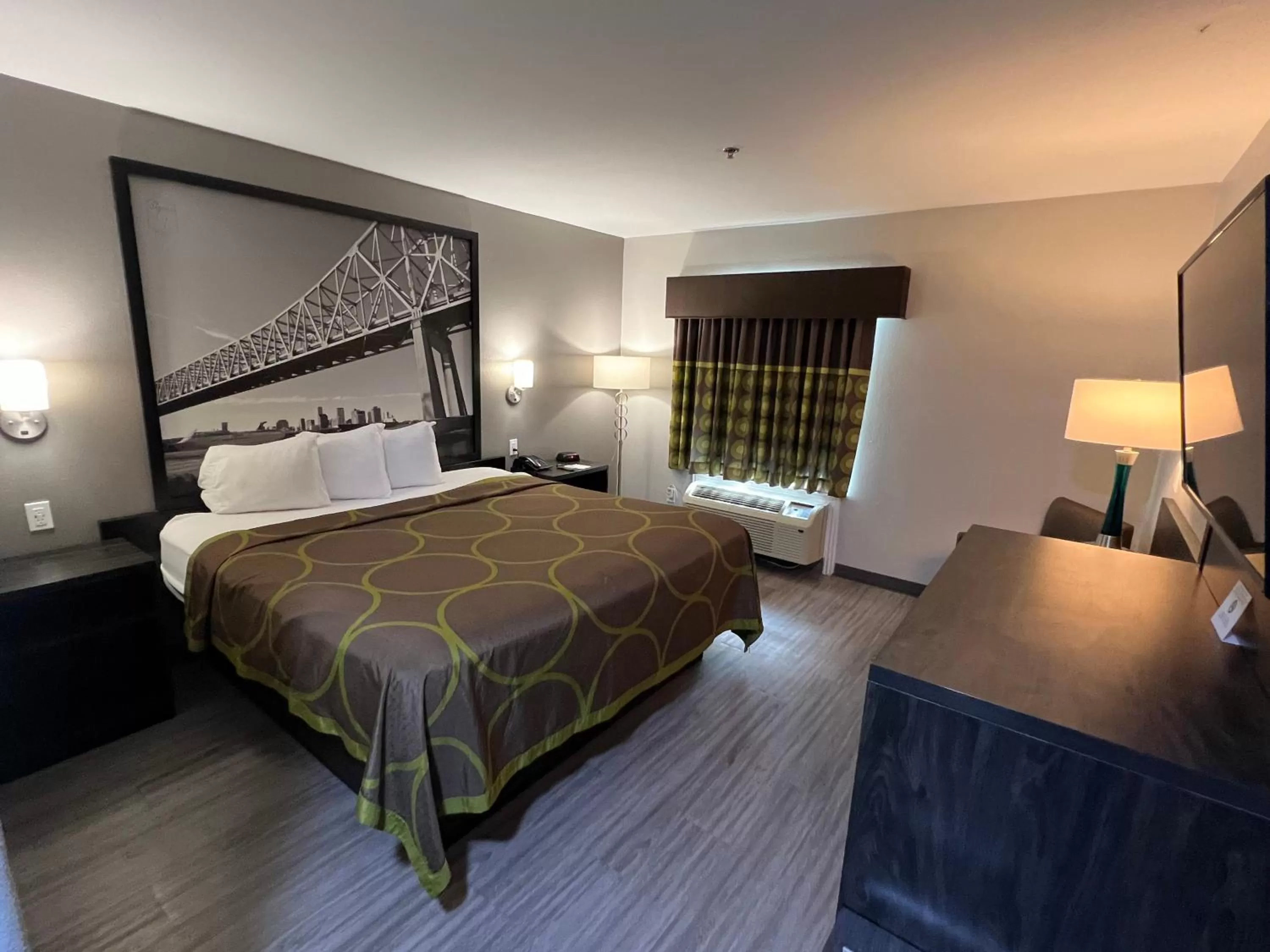 Photo of the whole room, Bed in Super 8 by Wyndham Lake Charles/Sulphur