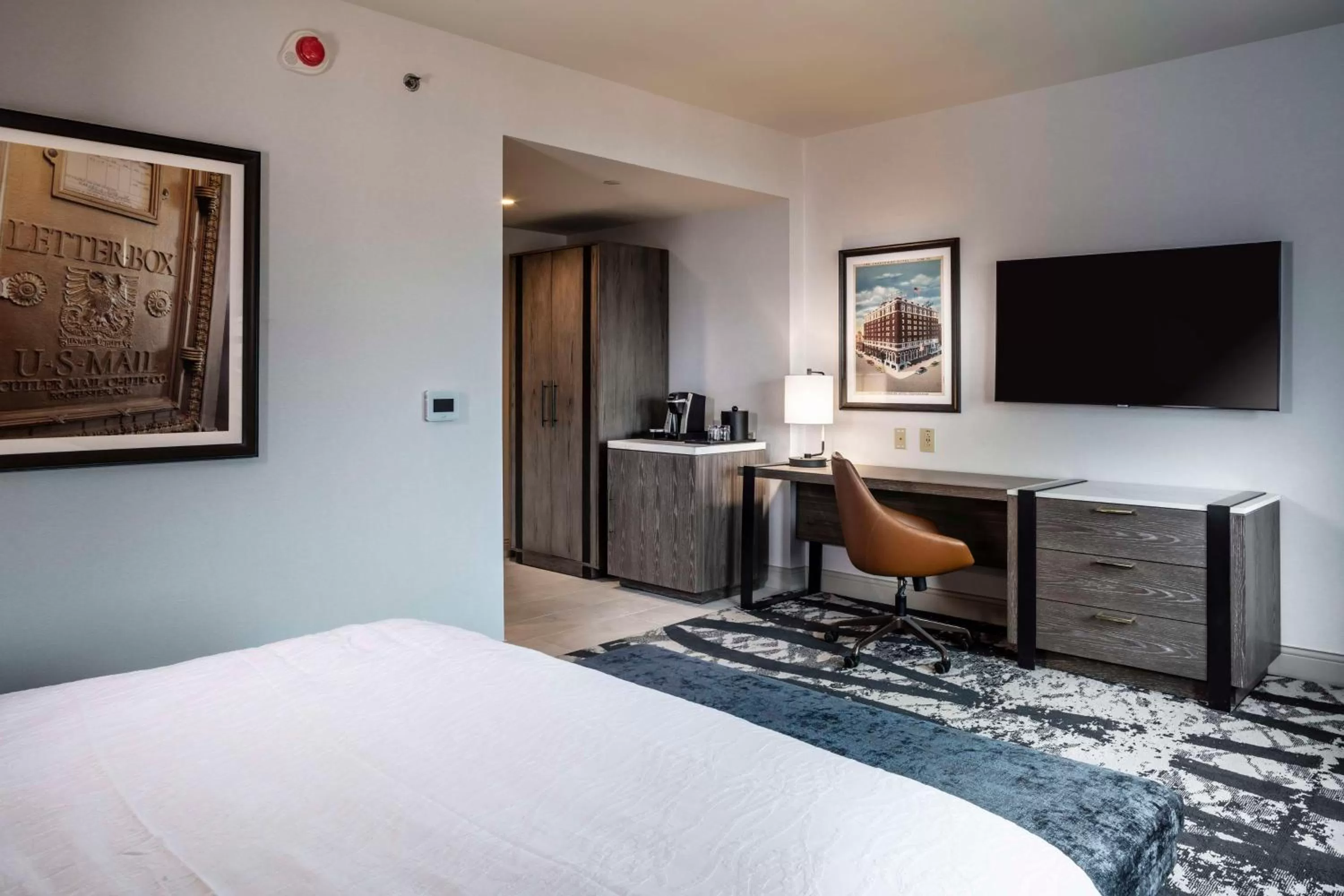 Bedroom, Bed in The Yorktowne Hotel, Tapestry Collection by Hilton