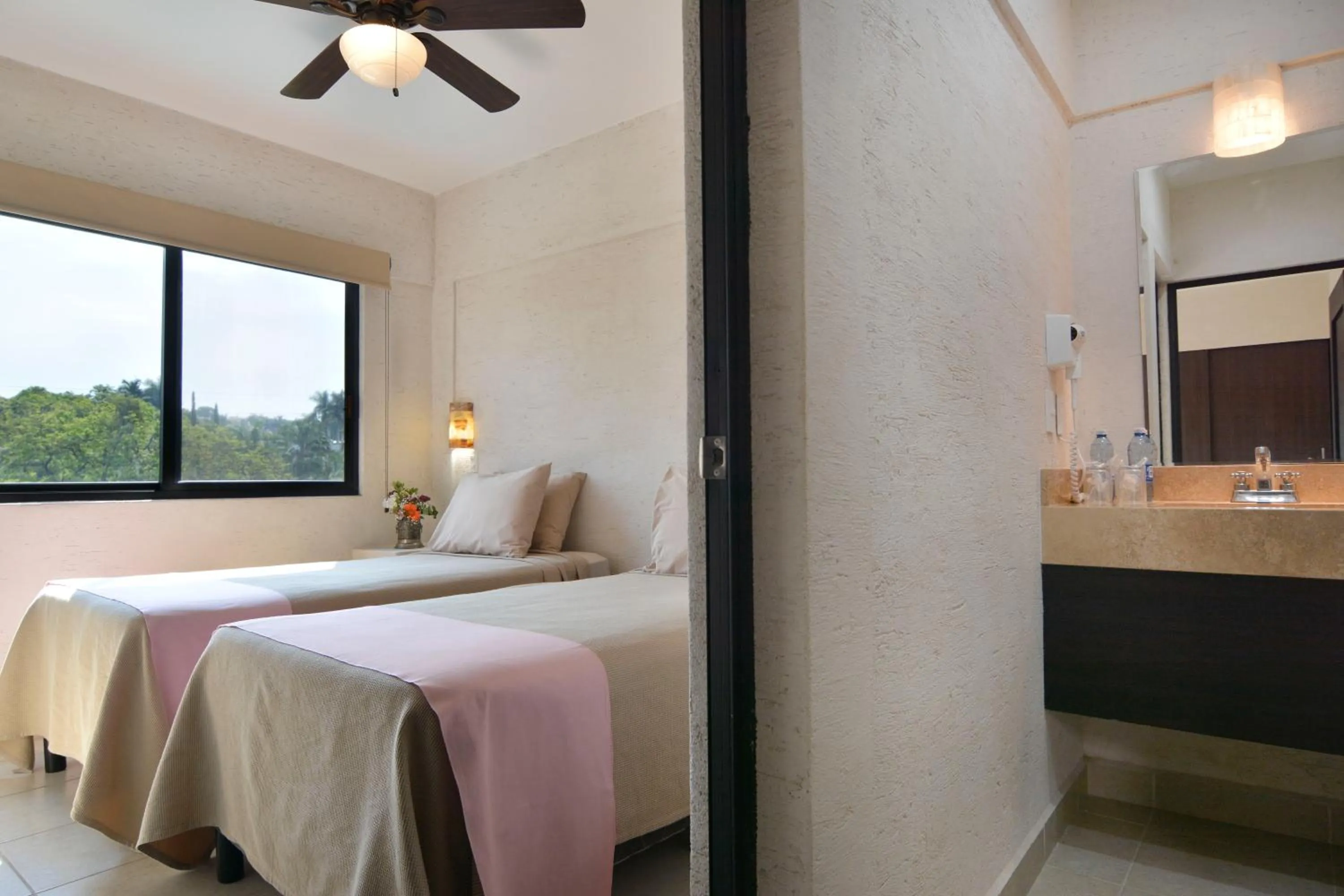 Bedroom, Bed in Hotel Coral Cuernavaca