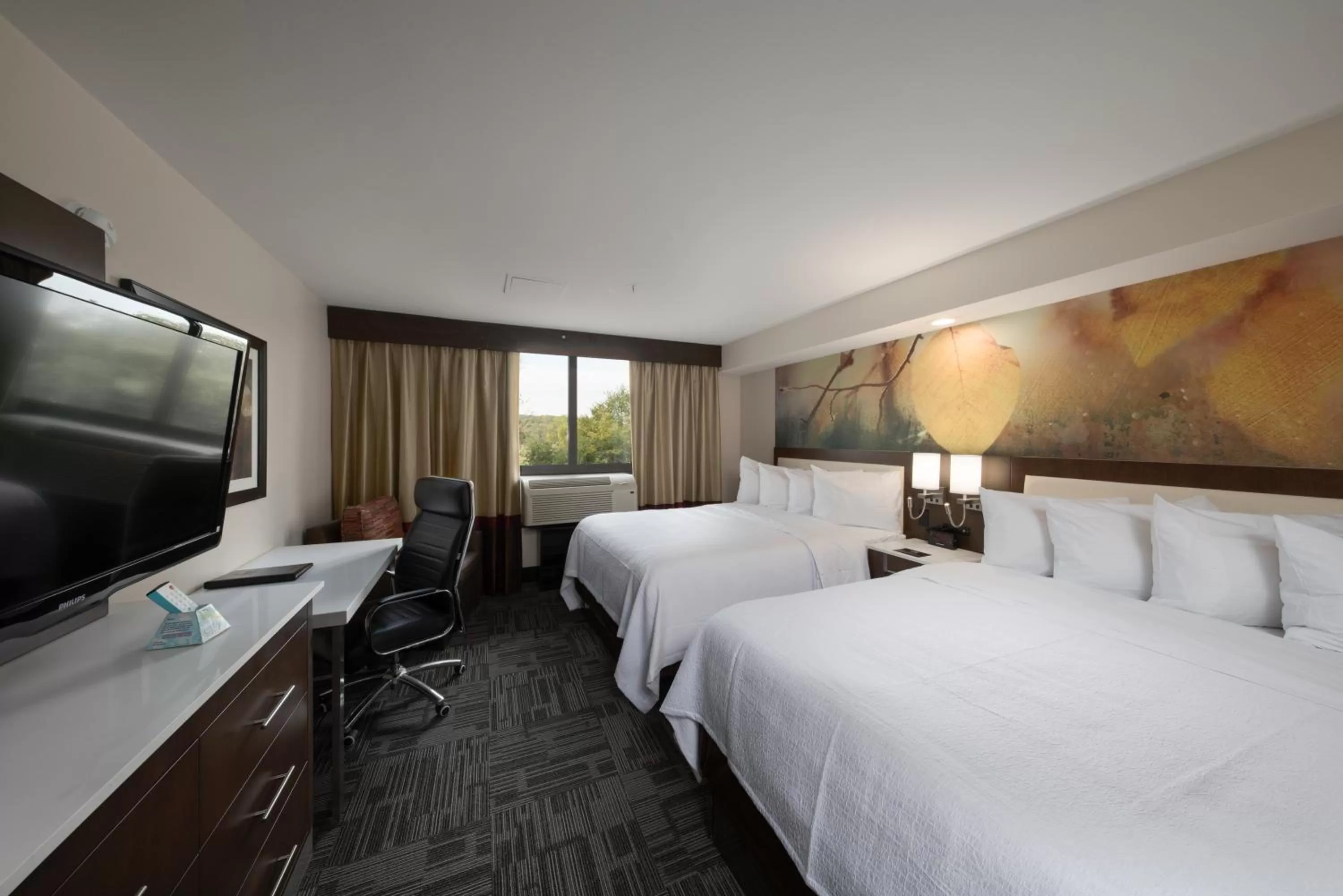 Bed in Holiday Inn Brookfield - Milwaukee by IHG