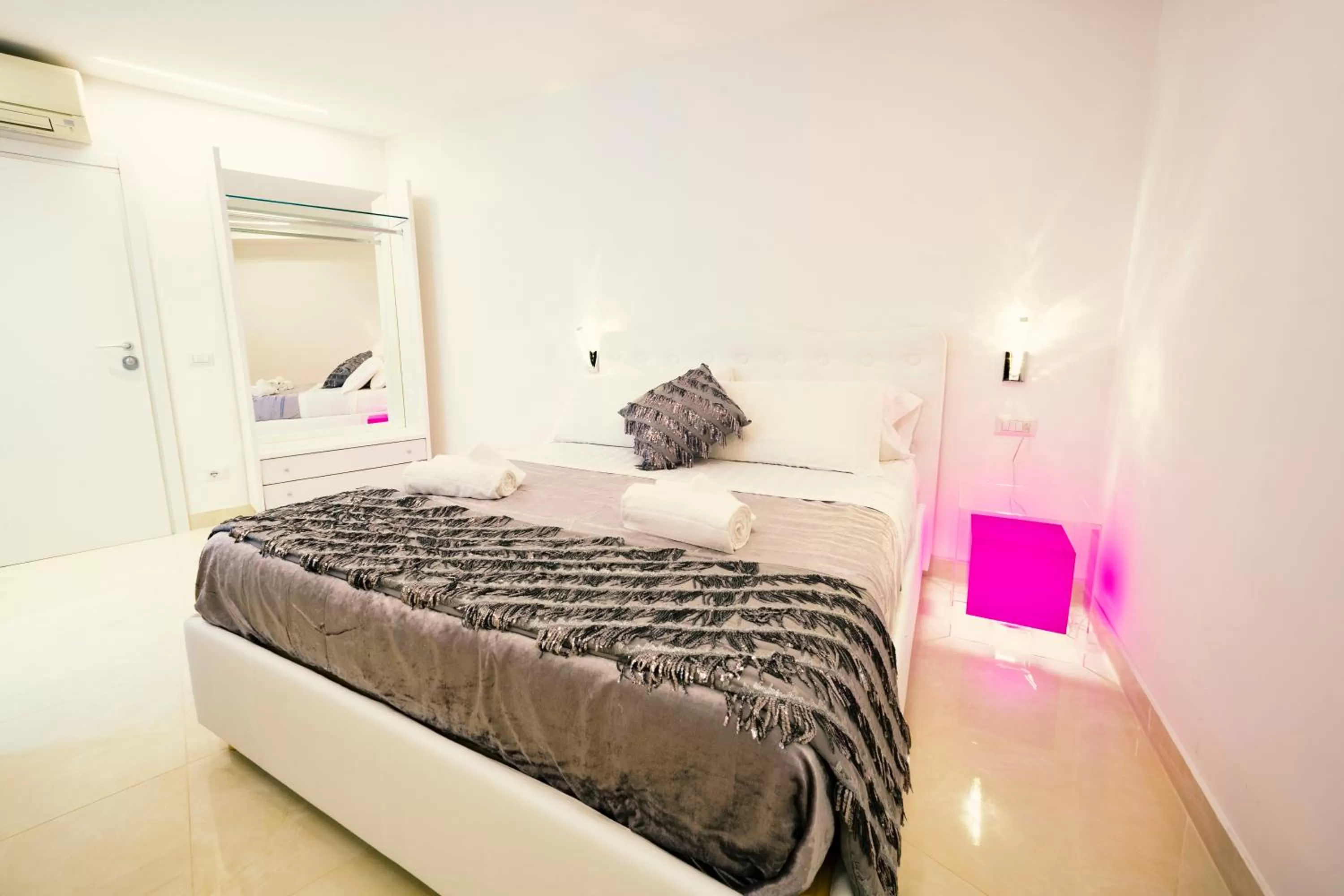 Bed in San Pietro Grand Suite