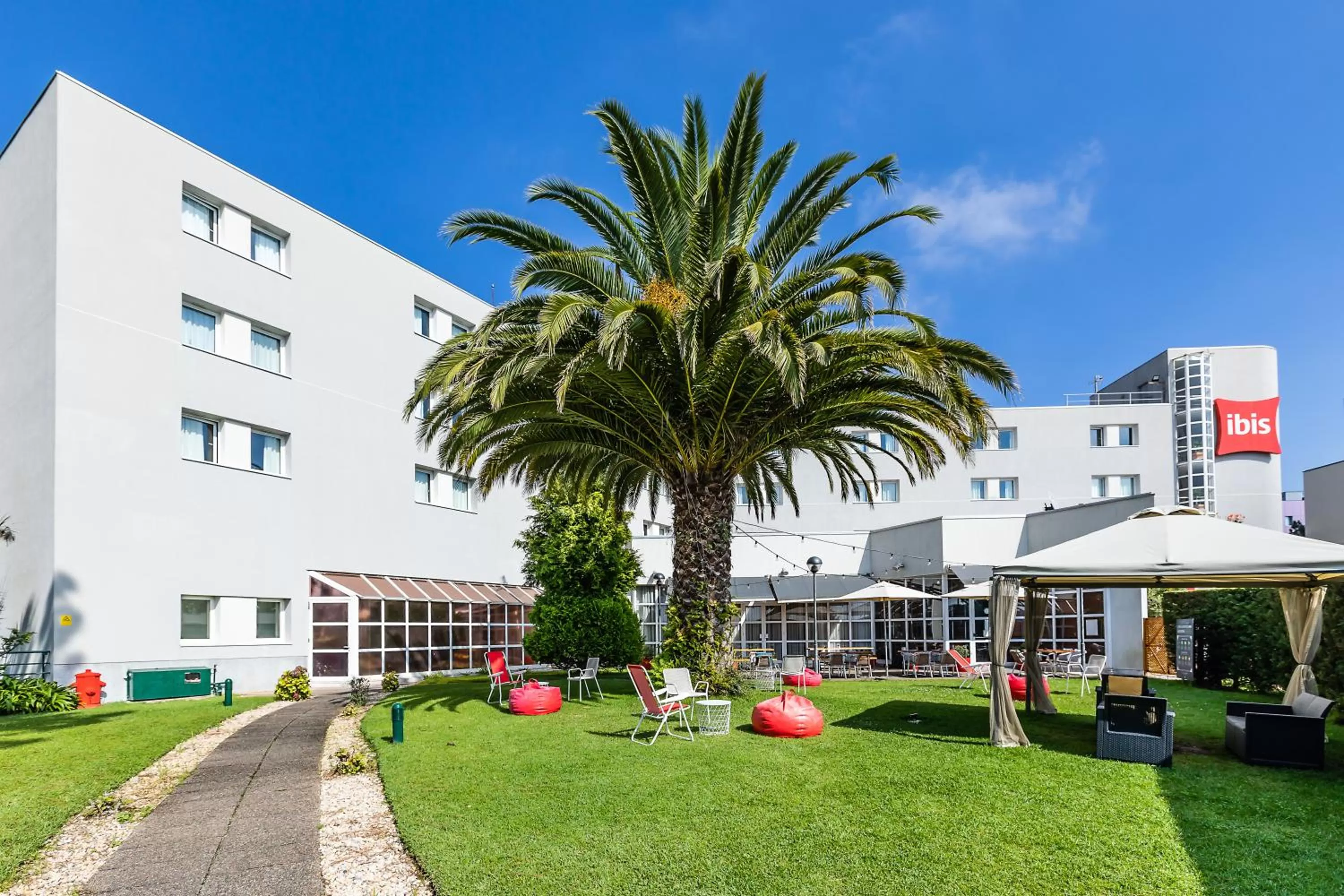 Property building in Hotel ibis Porto Gaia