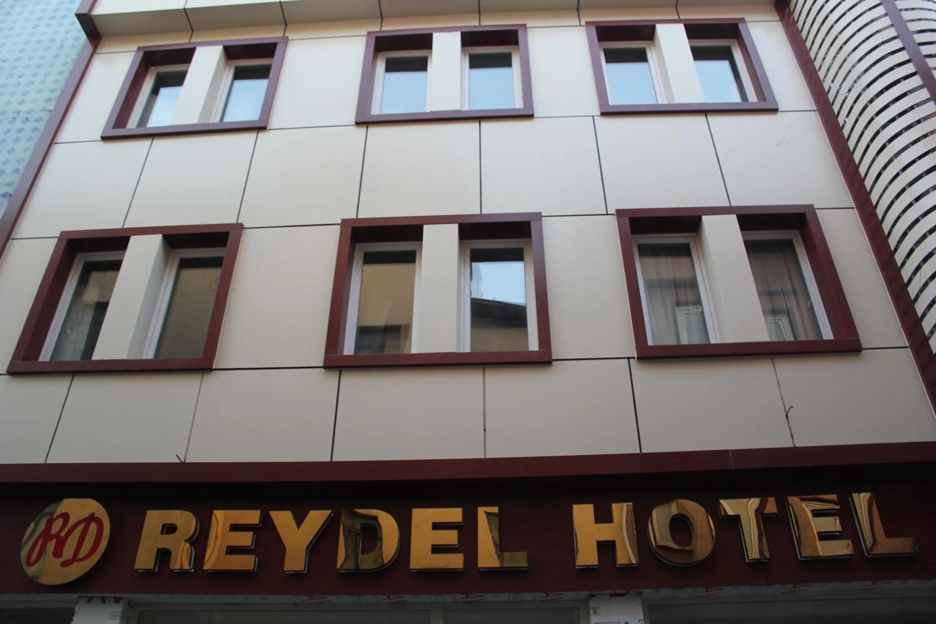 Facade/entrance in Reydel Hotel