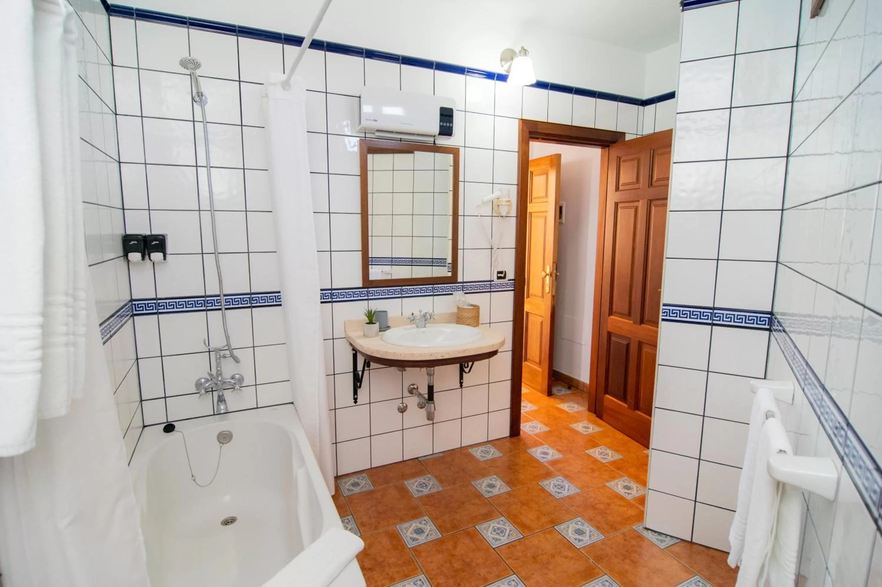 Bathroom in Hotel El Tejar & Spa