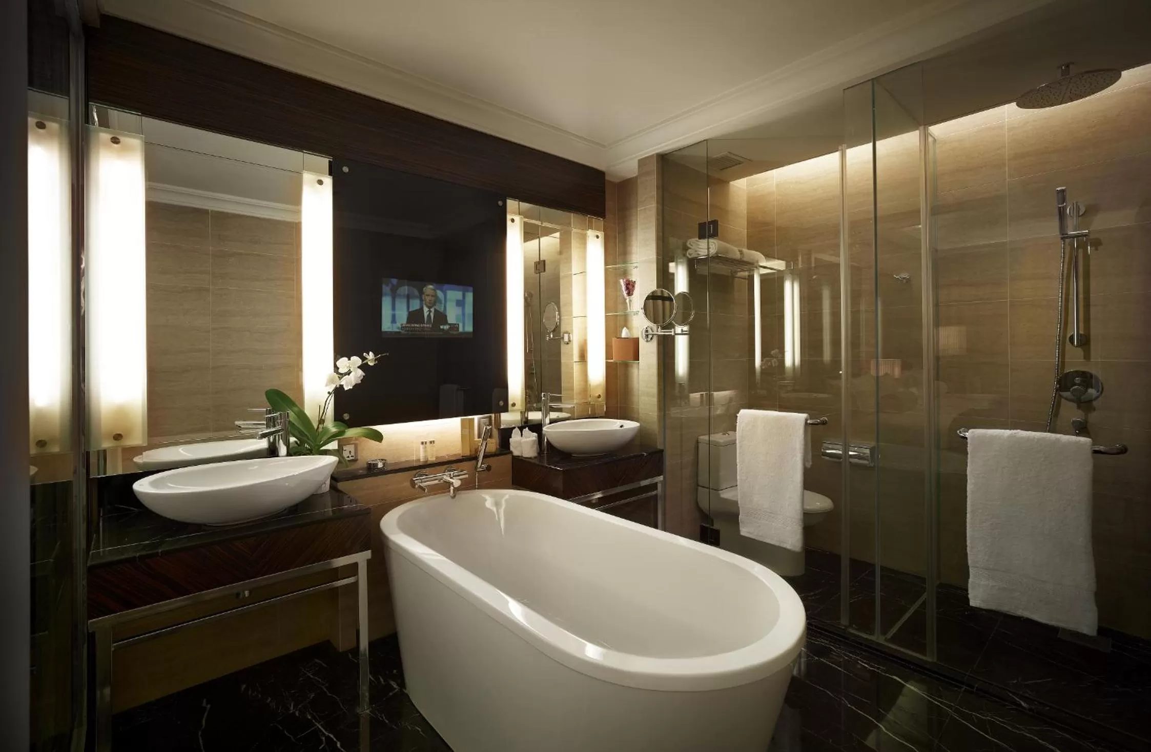 Toilet in The Majestic Hotel Kuala Lumpur, Autograph Collection