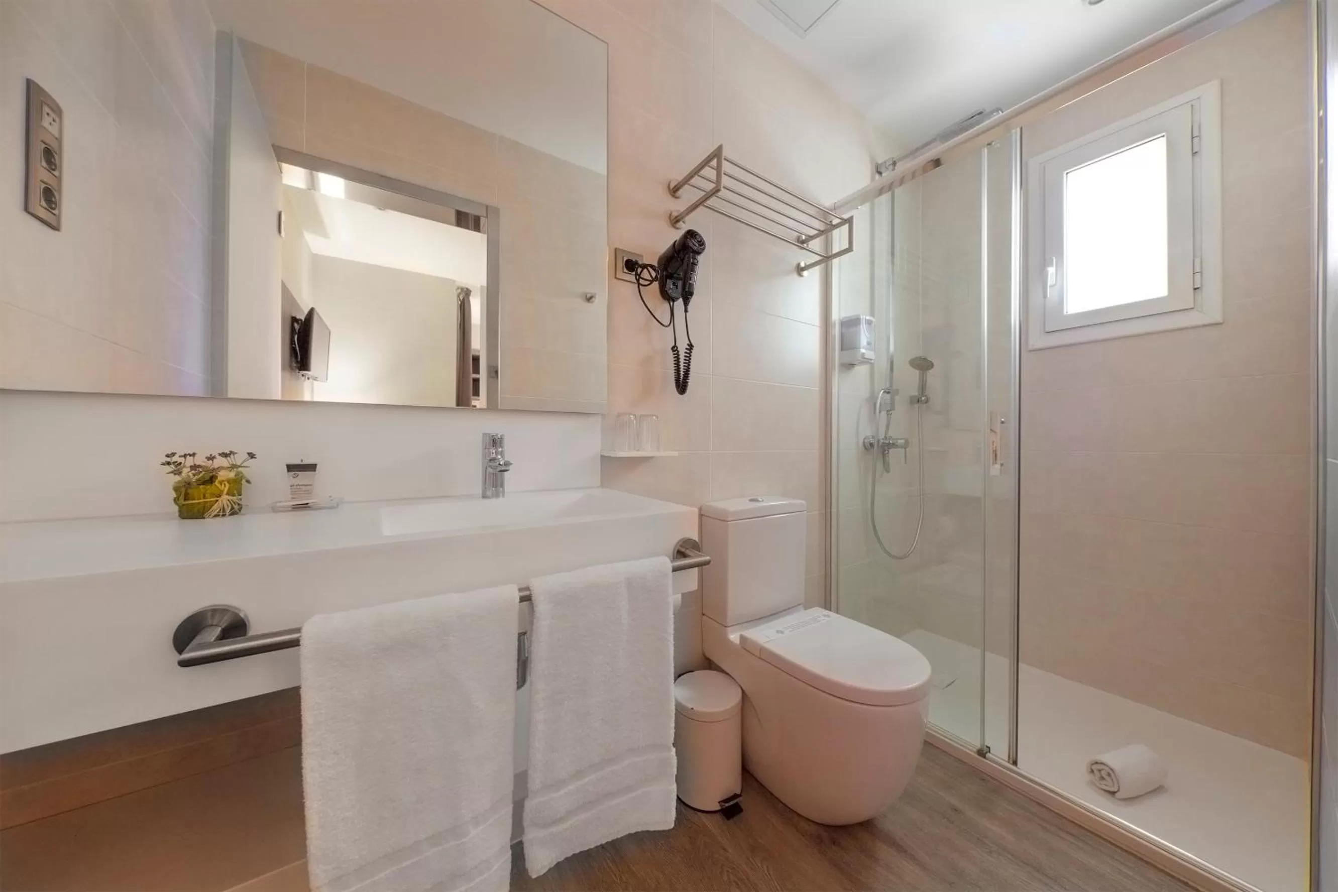 Bathroom in Hotel Oasis