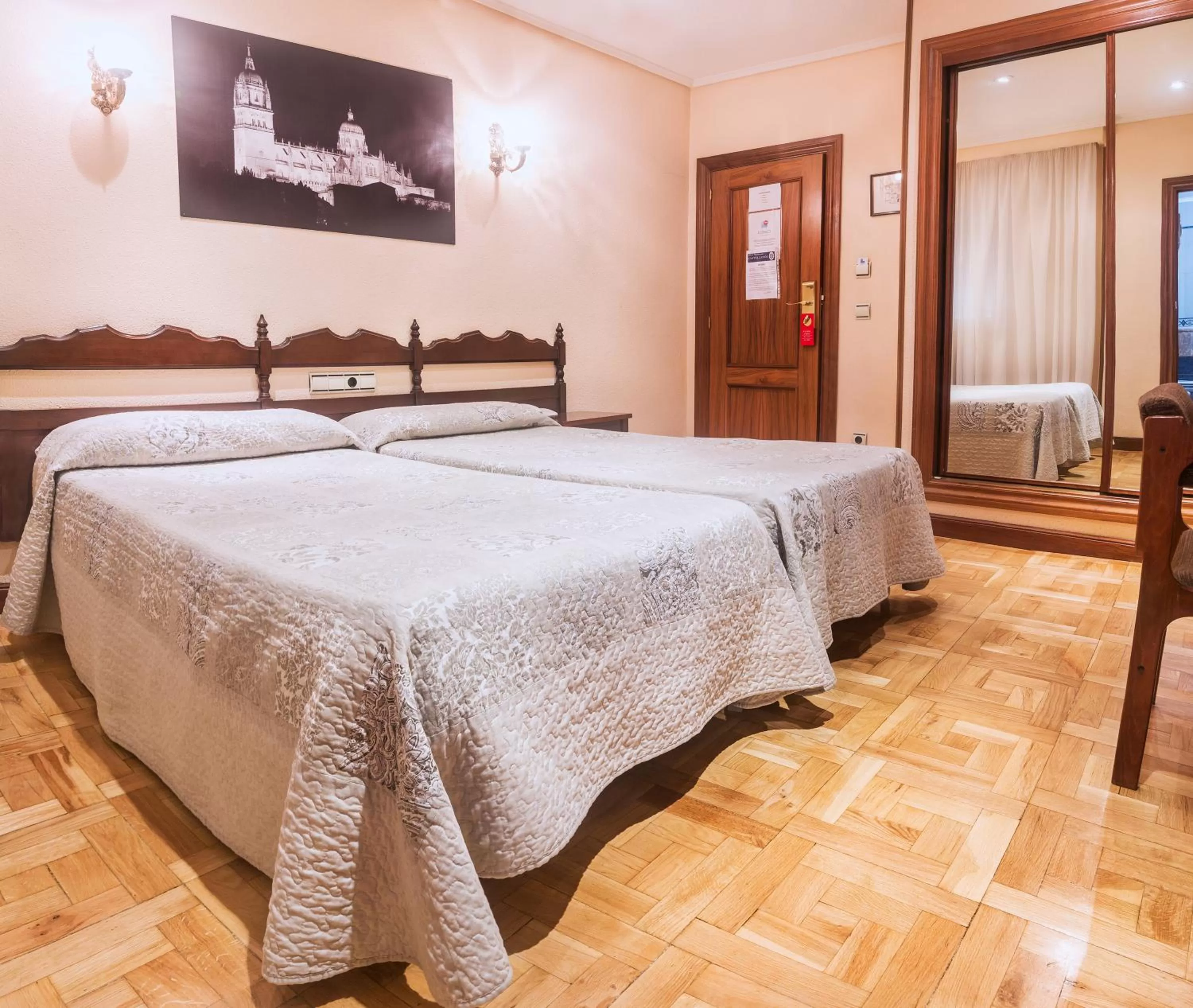 Bedroom, Bed in Hotel Castellano I