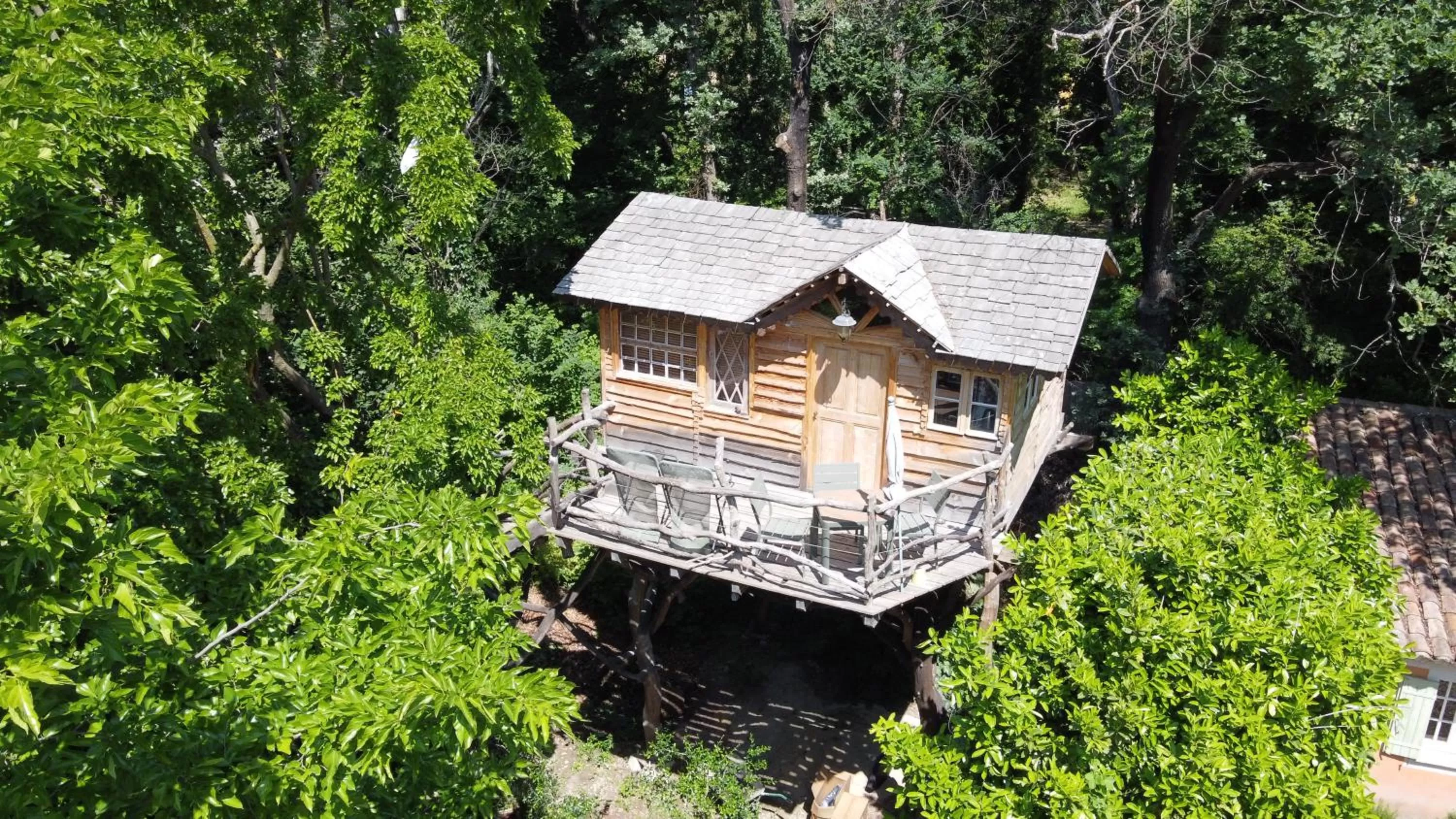 Facade/entrance, Bird's-eye View in Le Pavillon Vert - B&B