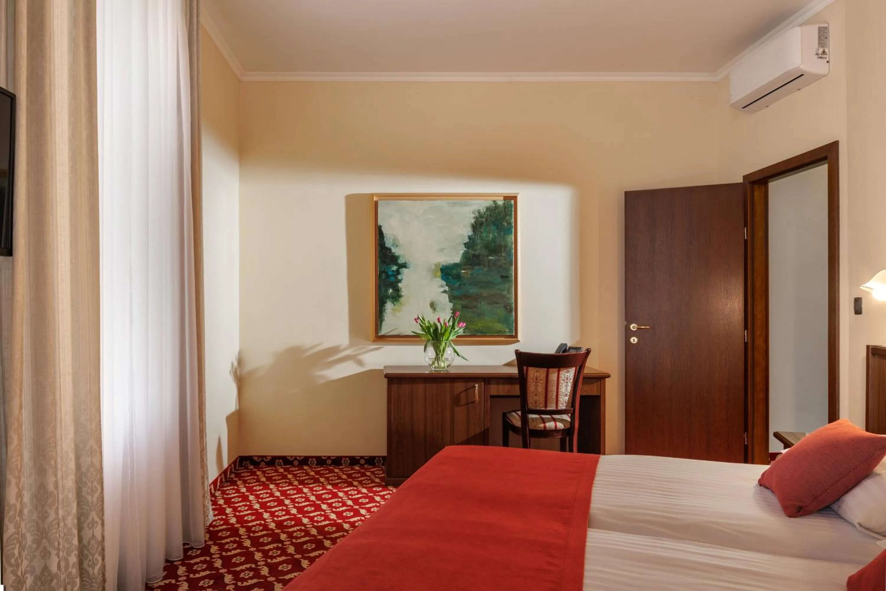 Bedroom, Bed in Hotel Continental