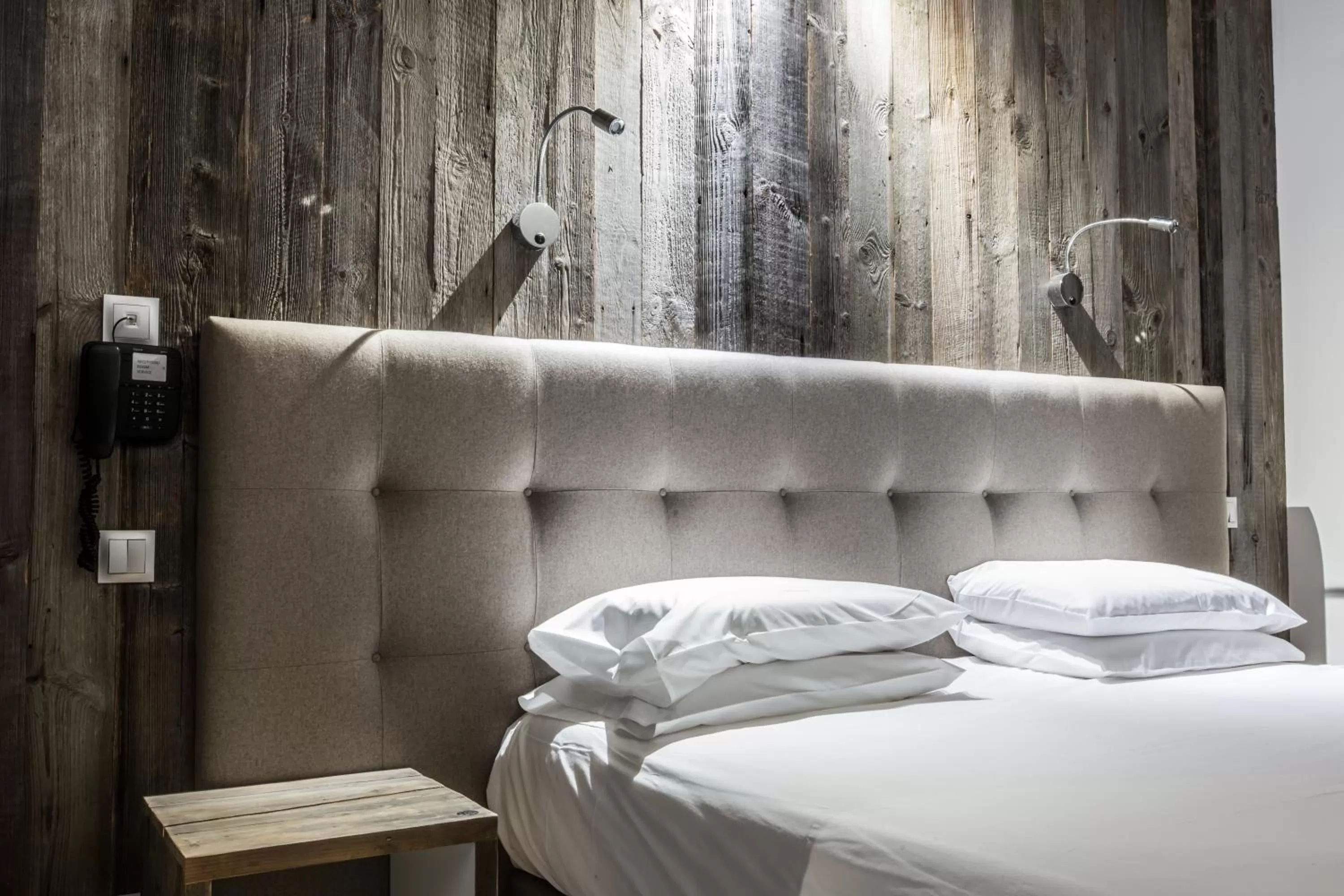 Decorative detail, Bed in Hôtel Spa Crychar