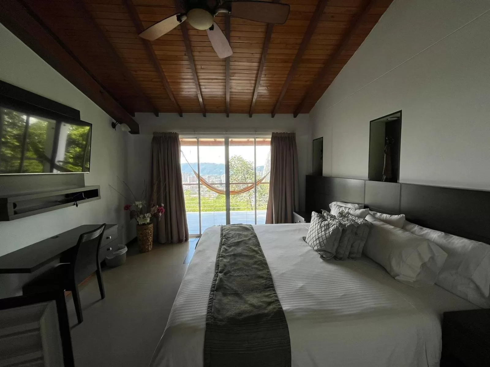 Bedroom, Bed in Serenity Suites Casa Boutique