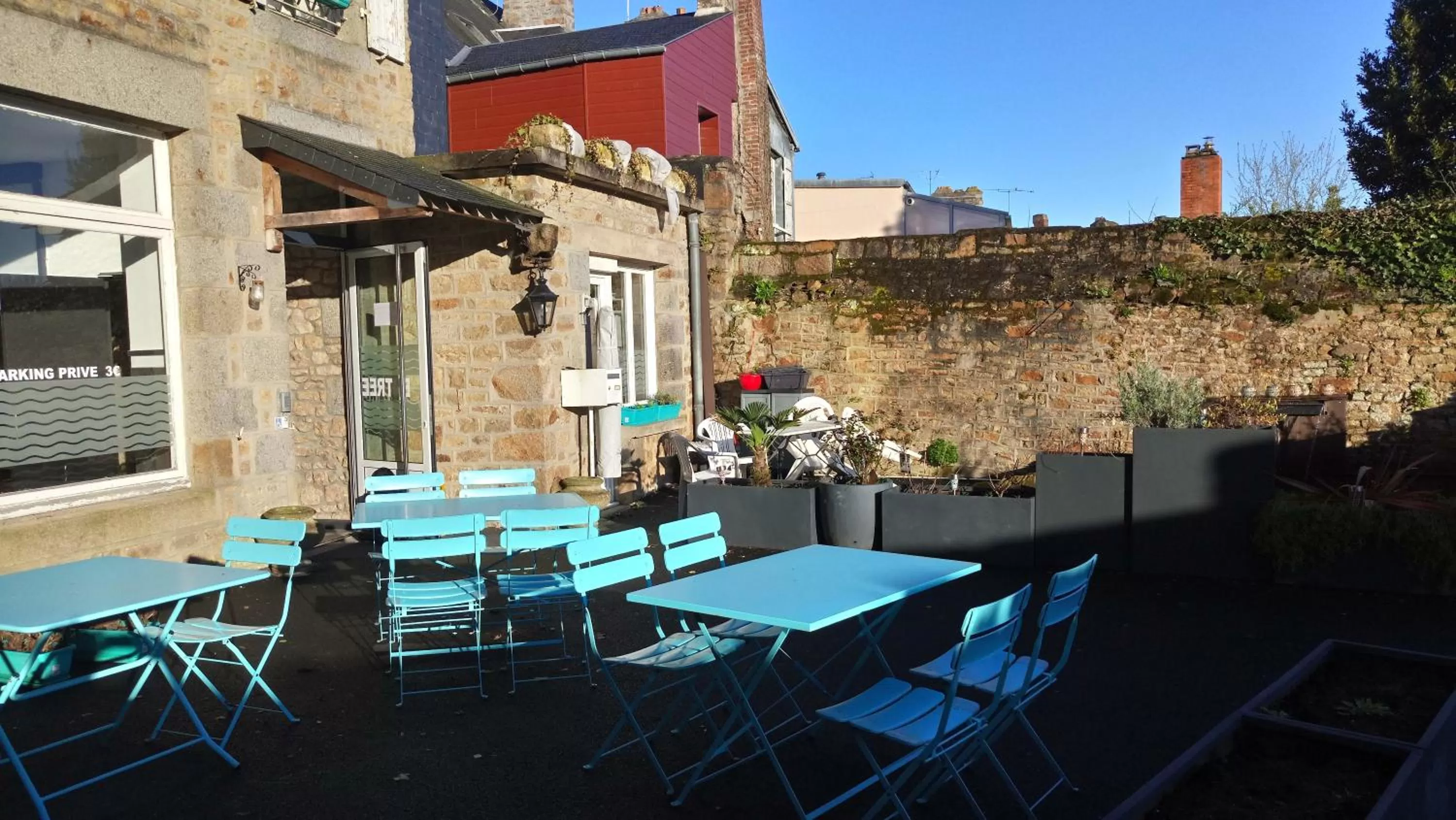 Patio, Restaurant/Places to Eat in Hôtel Patton