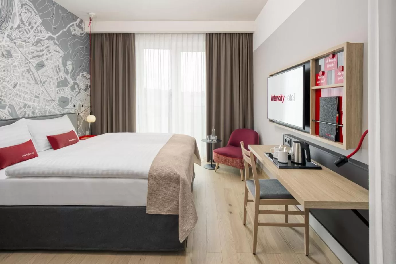 Coffee/tea facilities, Bed in IntercityHotel Saarbrücken