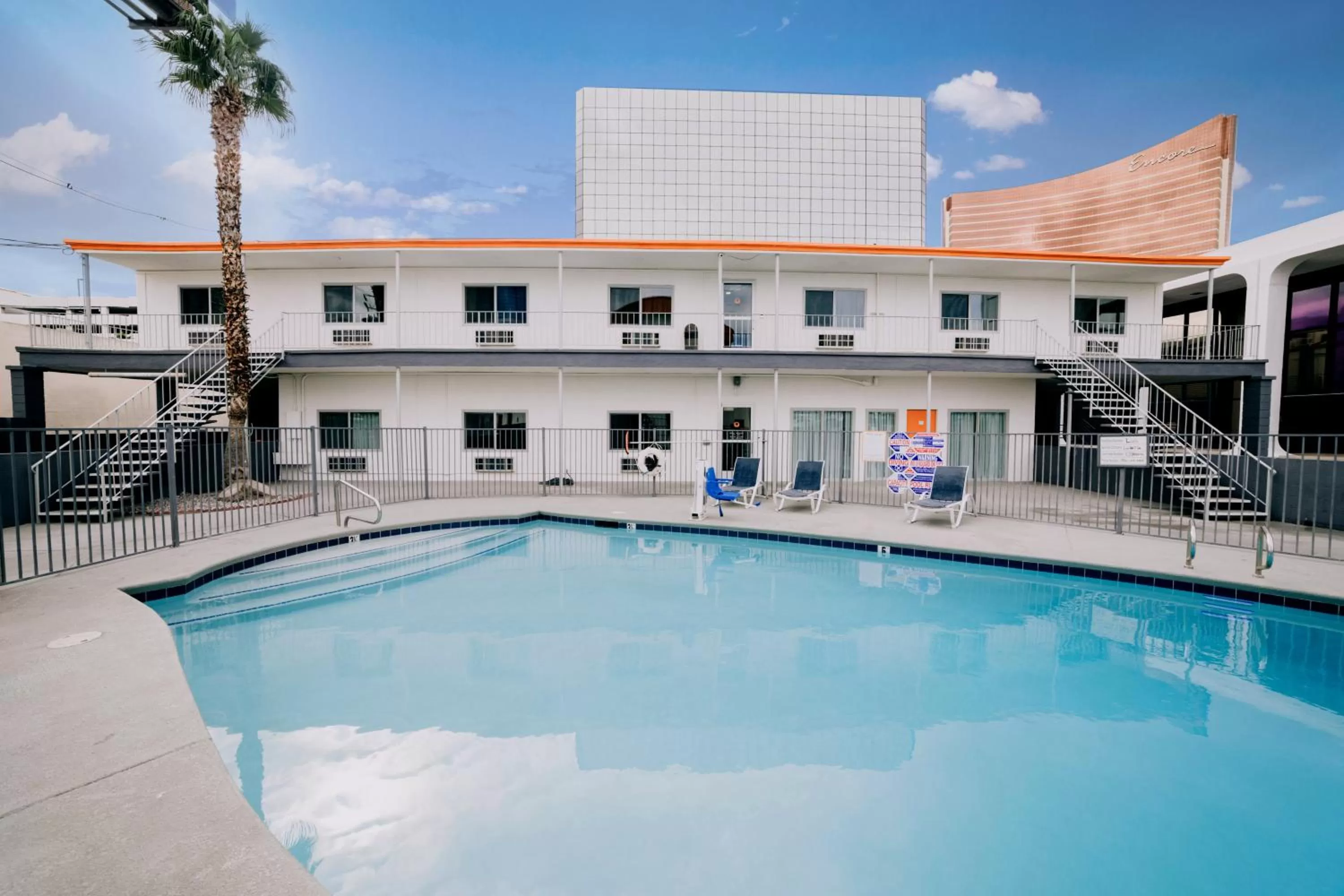 Swimming pool in Siegel Select LV Strip-Convention Center