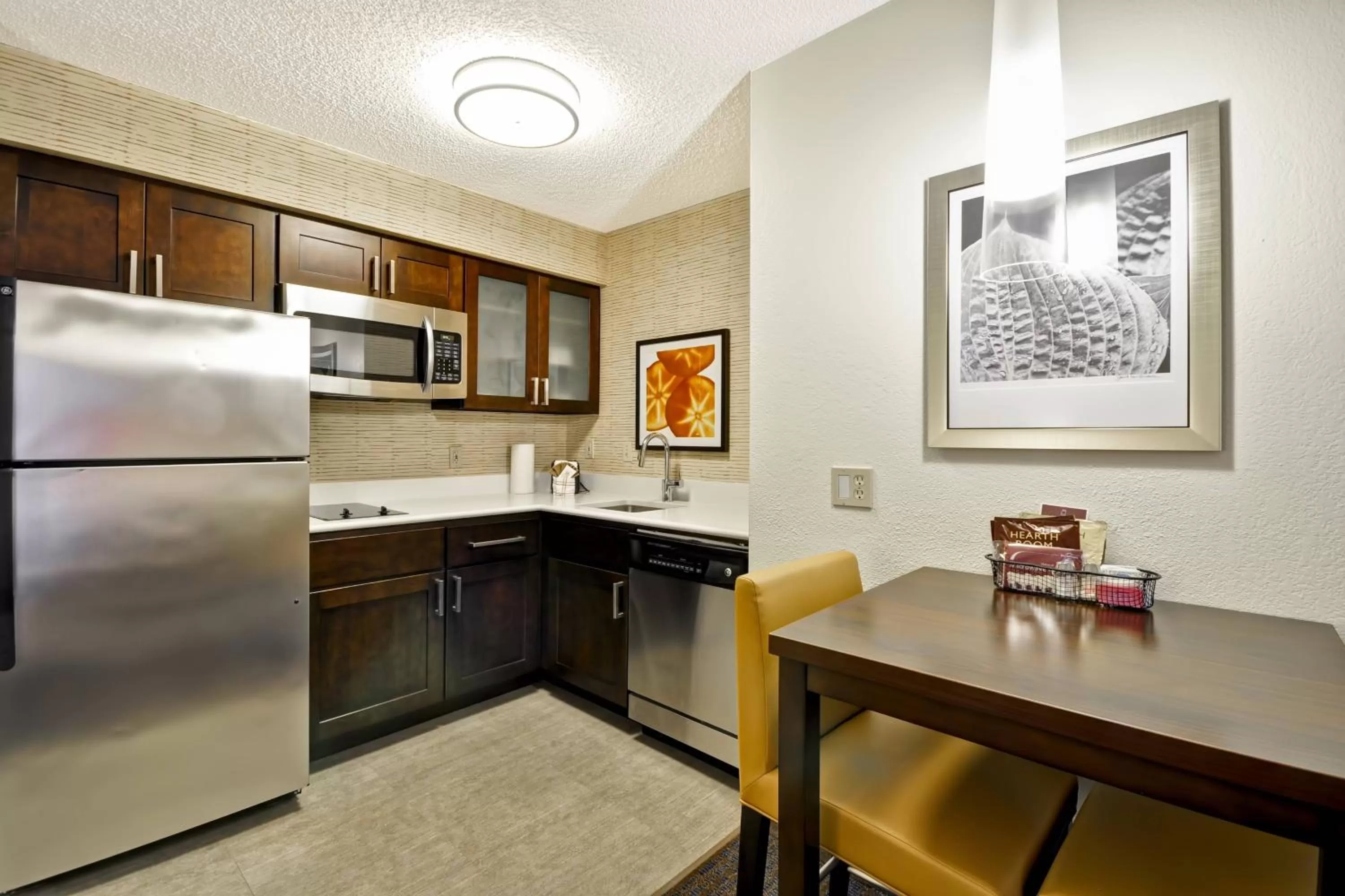 Kitchen or kitchenette in Residence Inn by Marriott Jacksonville Airport