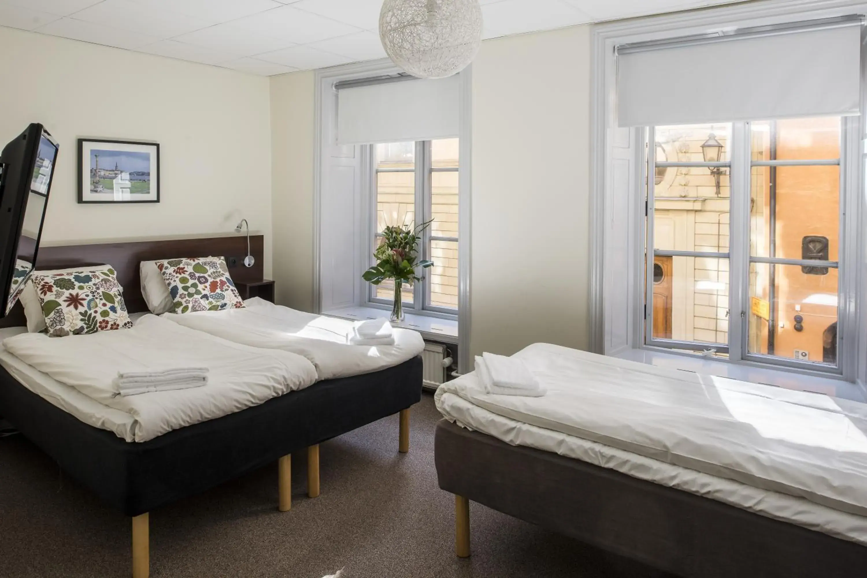 Triple Room with Shared Bathroom in Castle House Inn Triple Room with Shared Bathroom in Castle House Inn