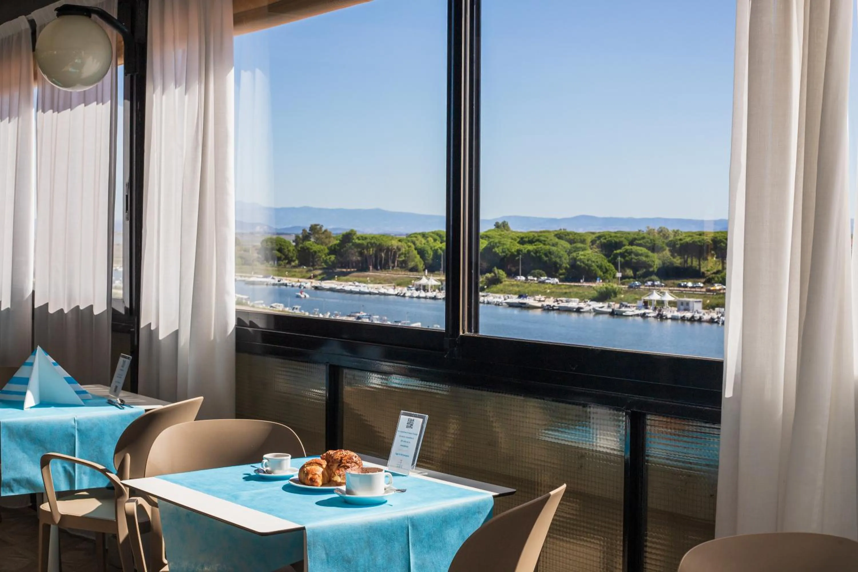 Breakfast in Hotel L'Approdo