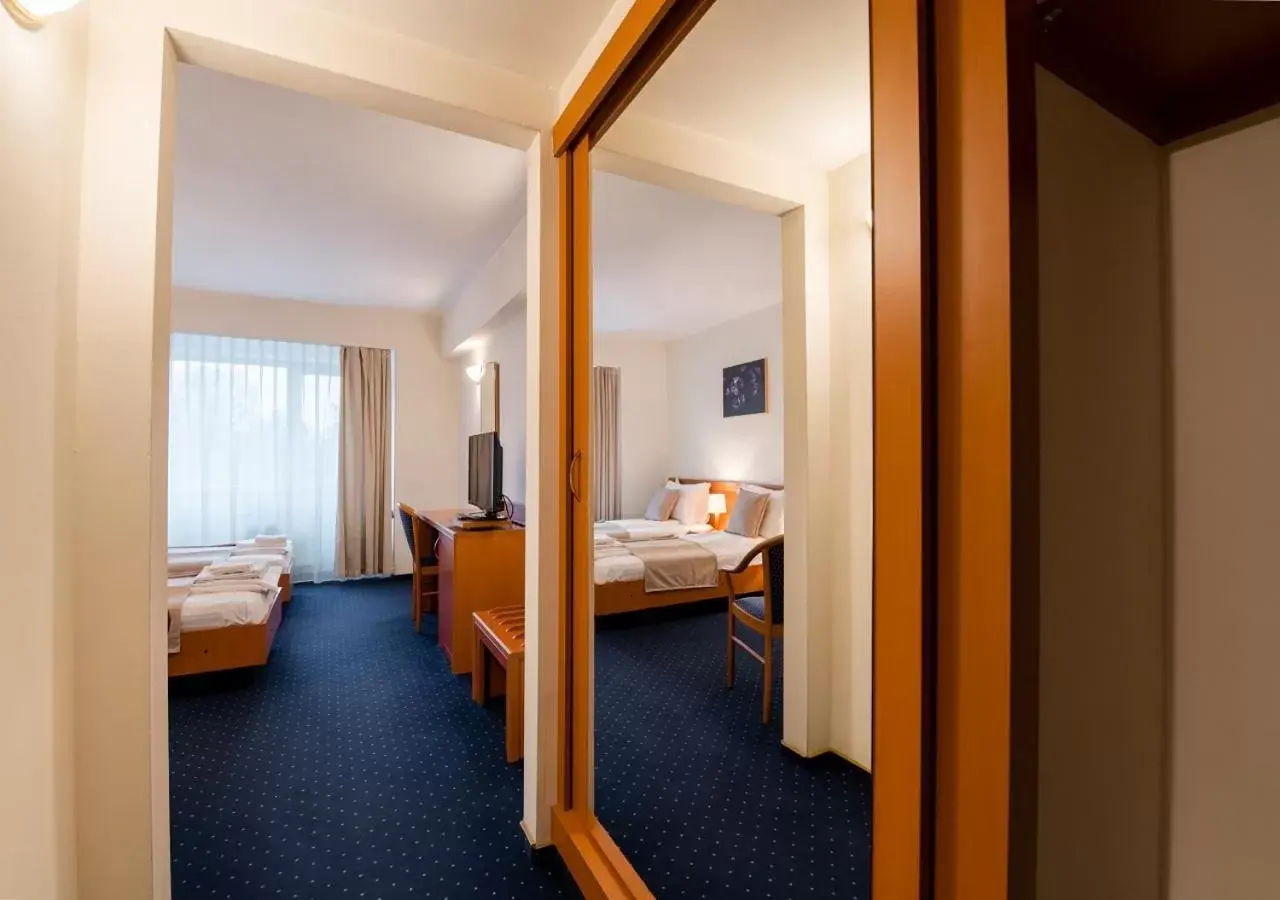 Twin Room in Hotel Excelsior By TimHotels Twin Room in Hotel Excelsior By TimHotels