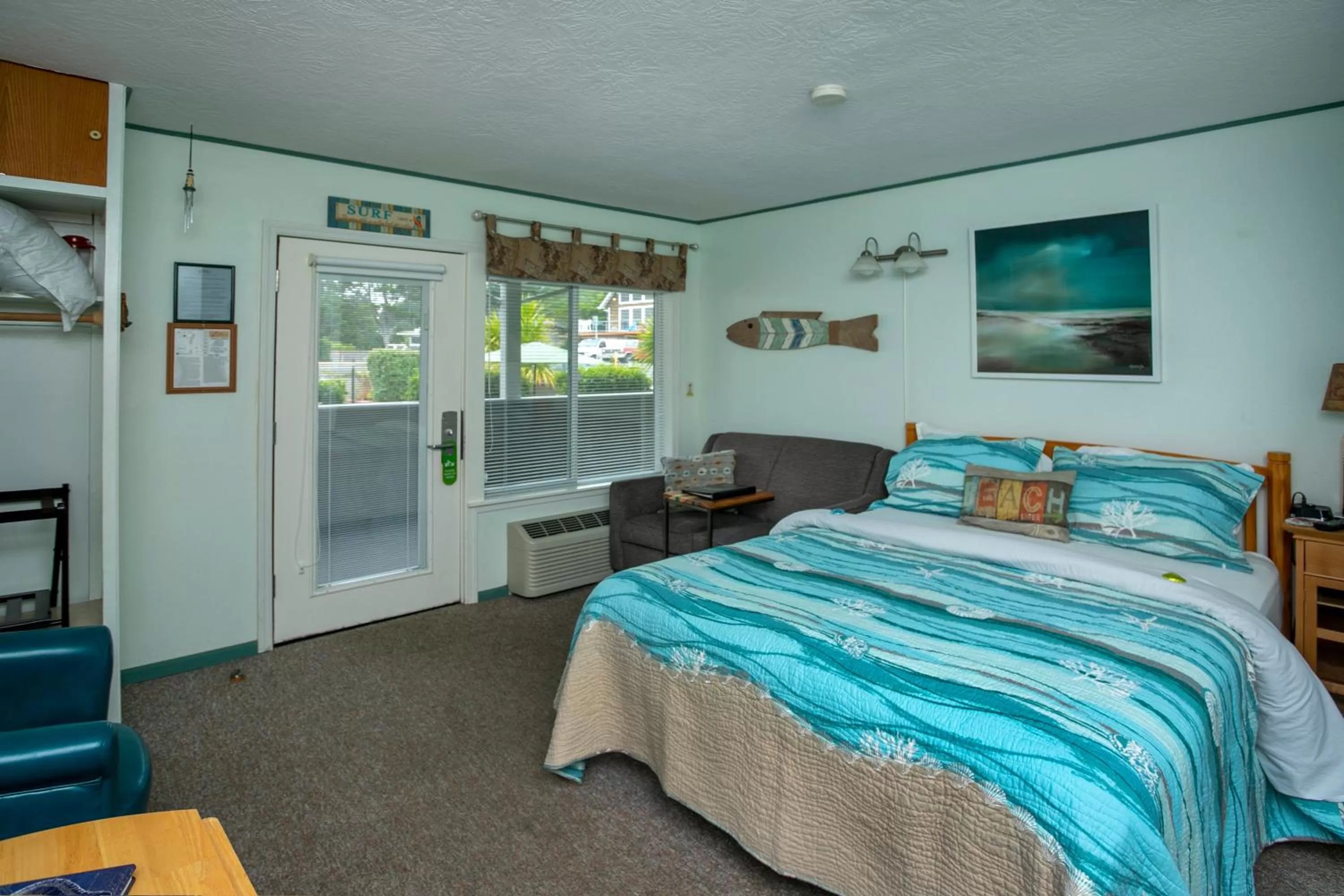 Bed in Lanai at the Cove