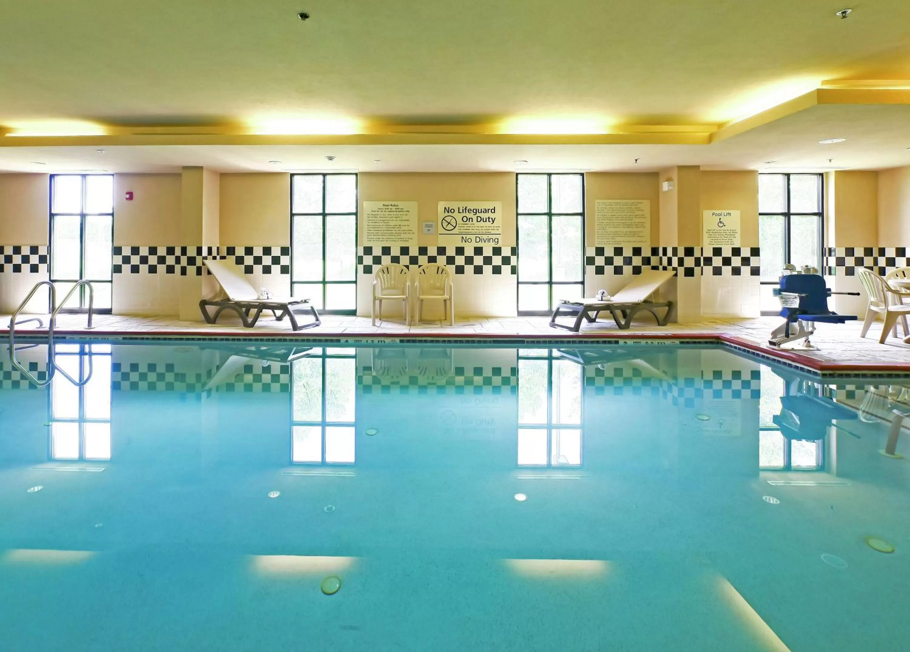 Pool view in Hampton Inn North Brunswick NJ