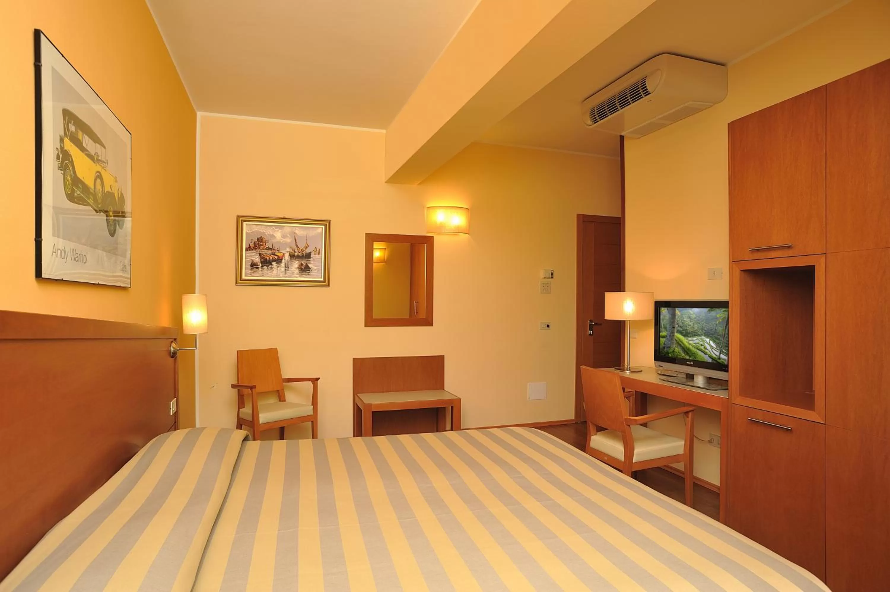 Bedroom, Bed in Hotel Olimpia