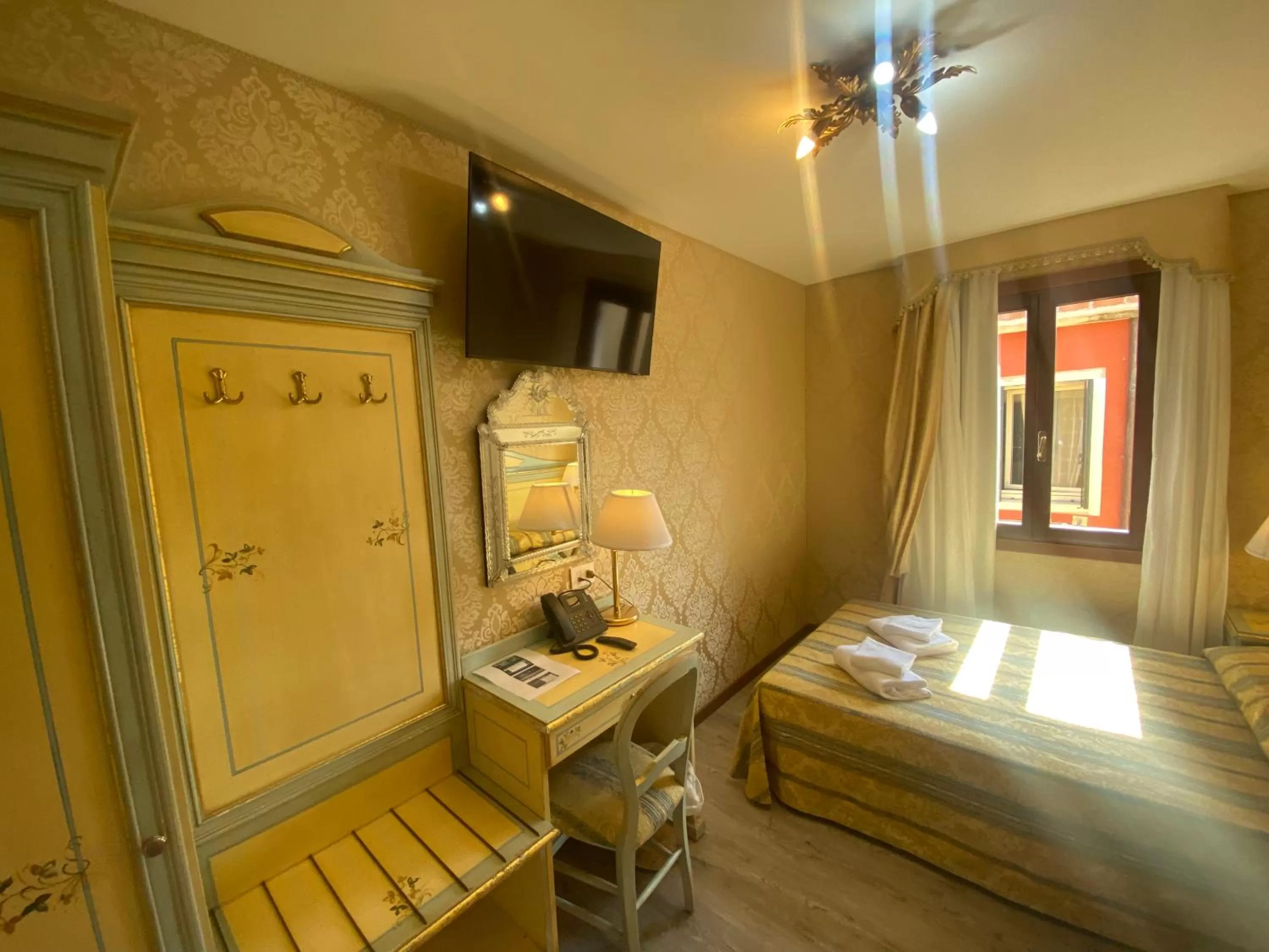 Photo of the whole room, Bed in Hotel Falier