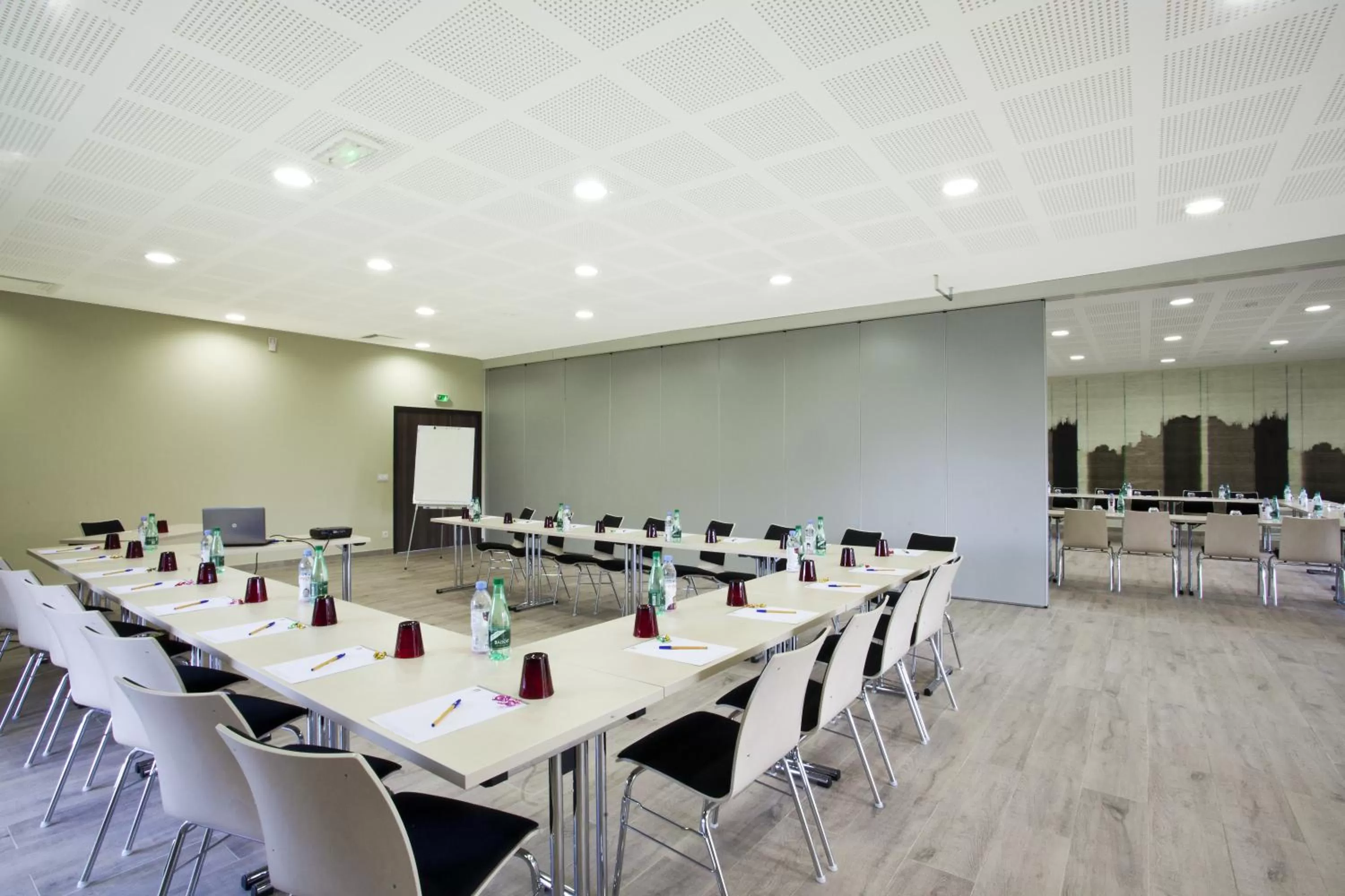 Business facilities in Golden Tulip Avignon Le Paradou