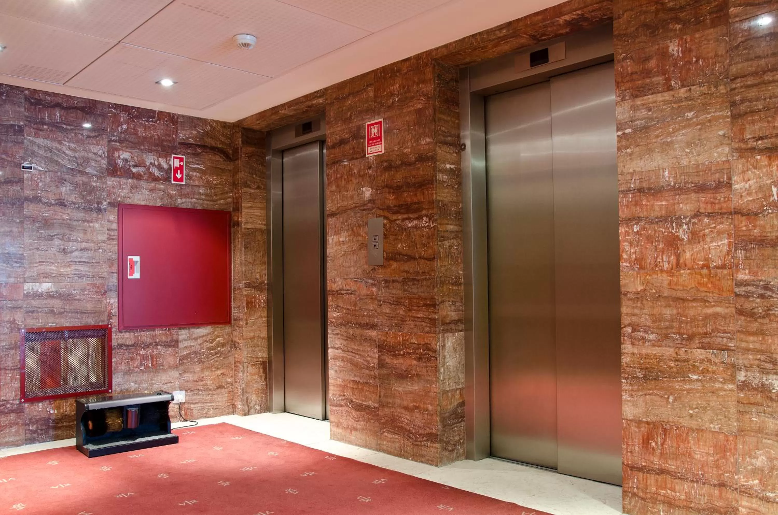 Lobby or reception in VIP Executive Entrecampos Hotel & Conference