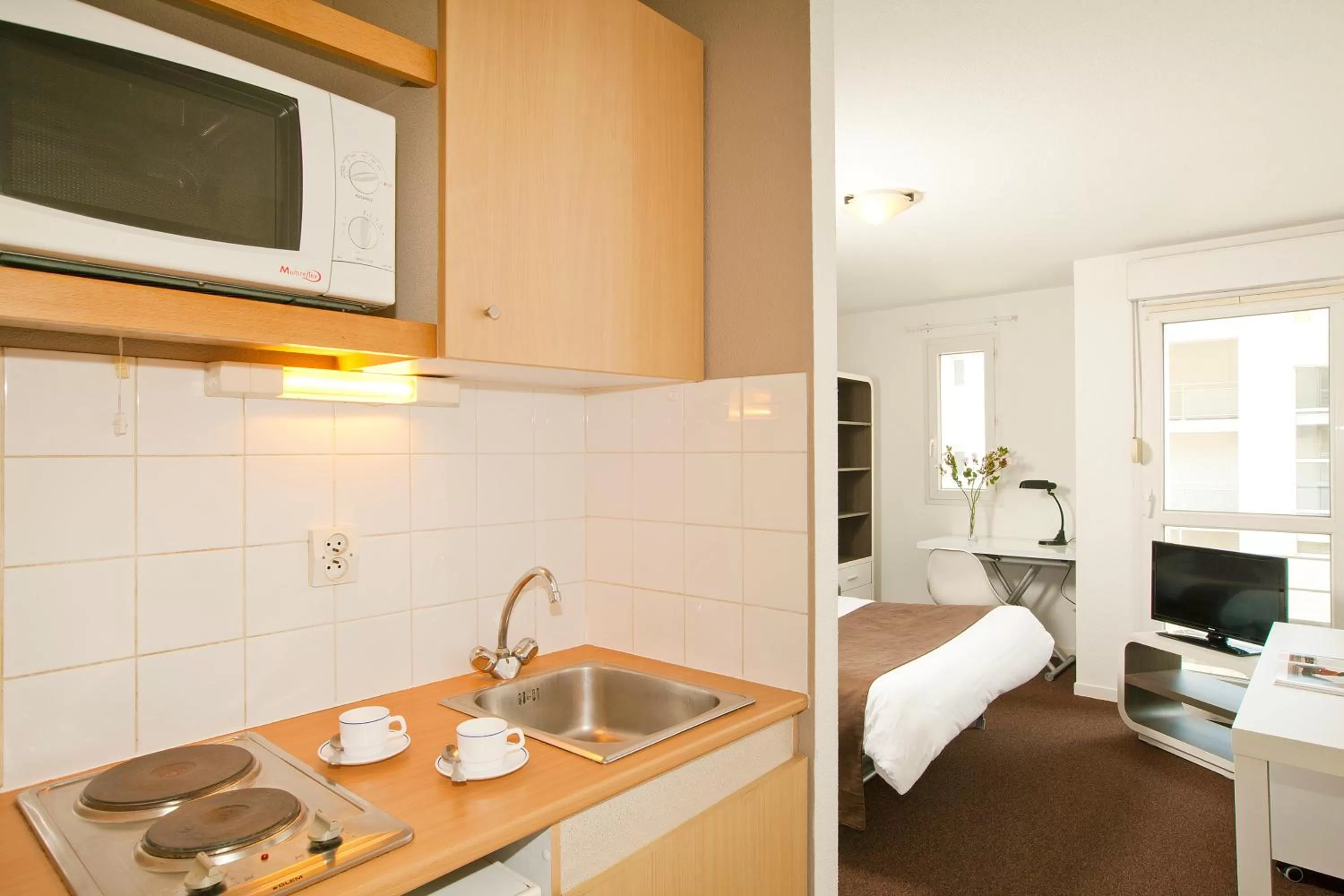 Kitchen or kitchenette, Bed in Séjours & Affaires La Rochelle Les Minimes